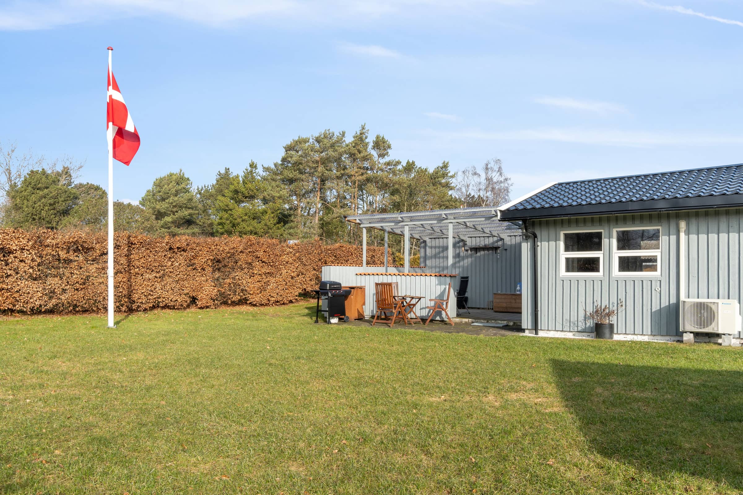 Hyggeligt sommerhus med anneks tæt på Hou og hav billede 4