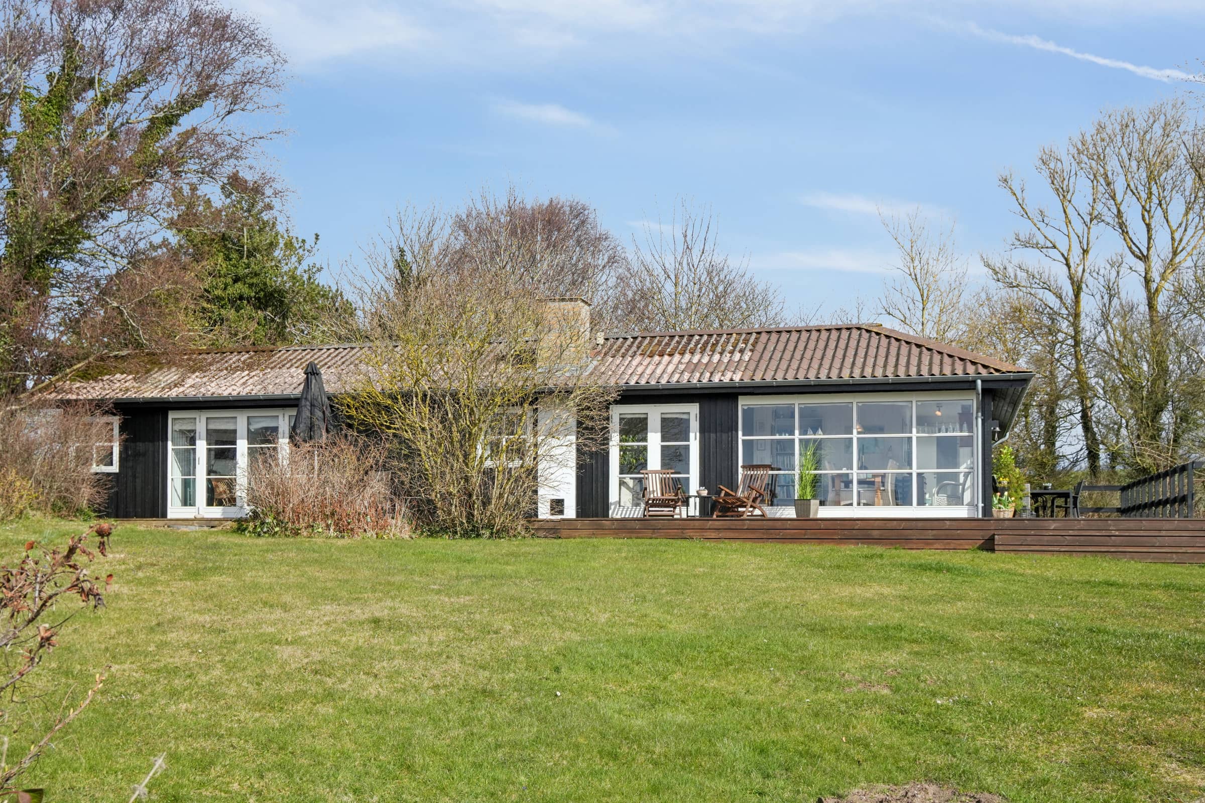 Pragtfuldt sommerhus med panoramaudsigt. billede 2