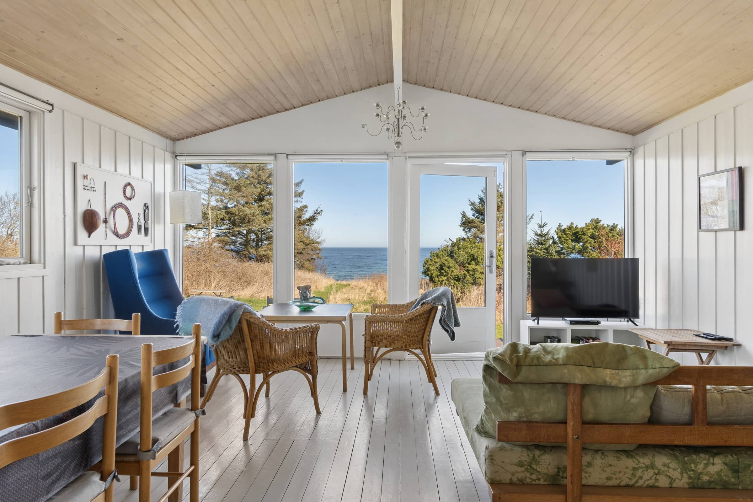 Hyggeligt sommerhus med havudsigt billede 2