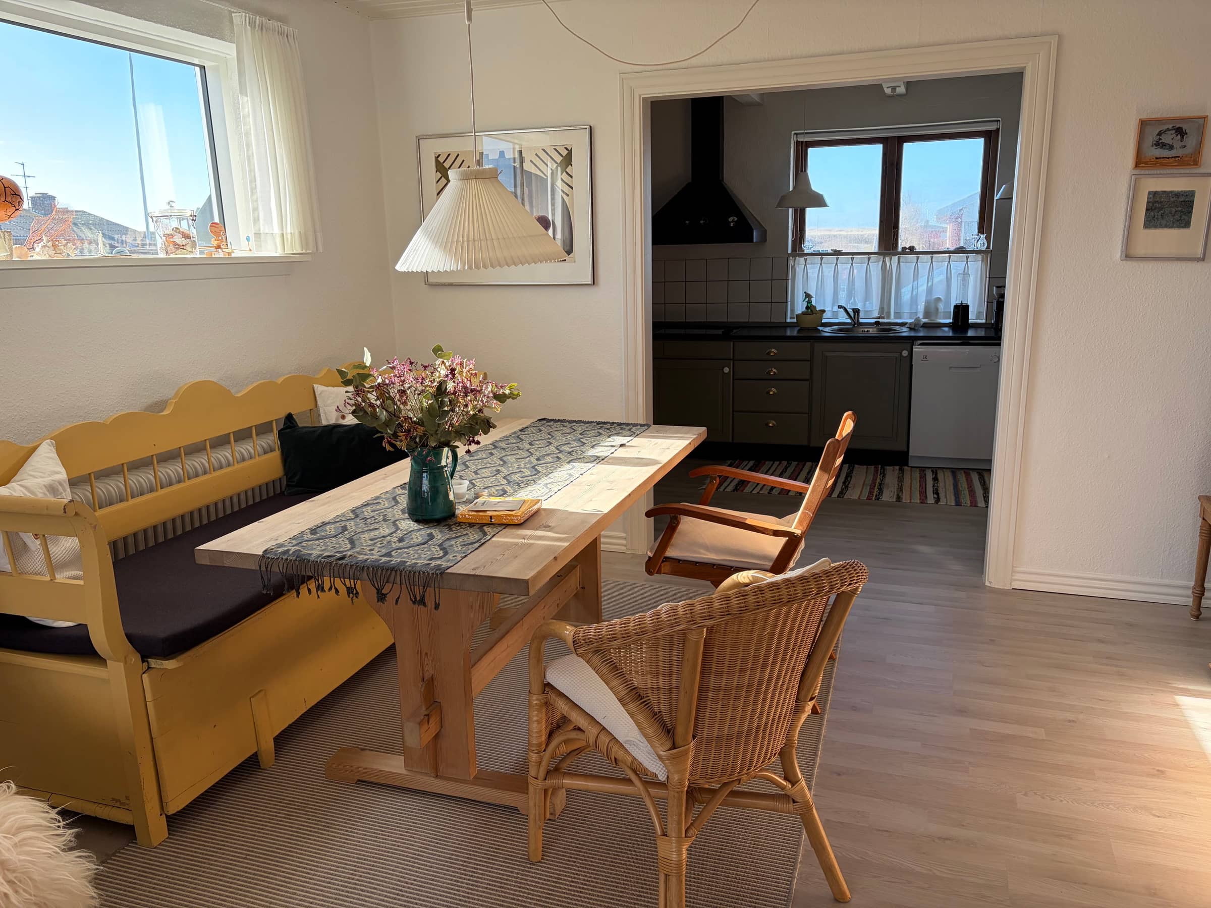 Charmerende sommerhus i byen og tæt ved stranden billede 3