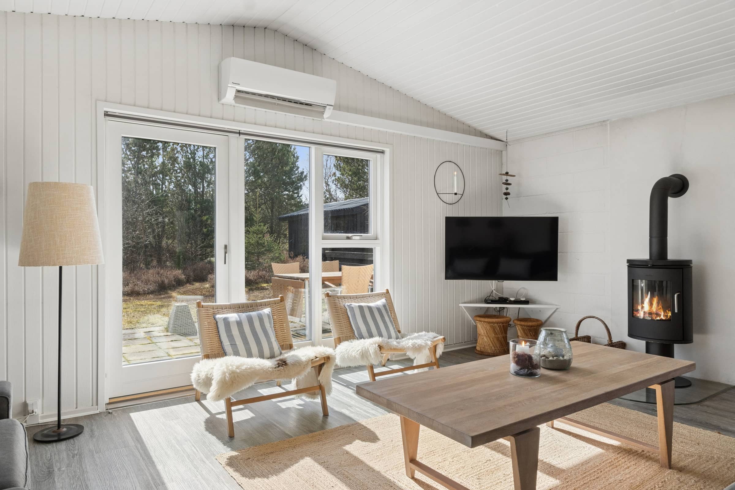 Rummeligt sommerhus 150 meter fra stranden billede 3