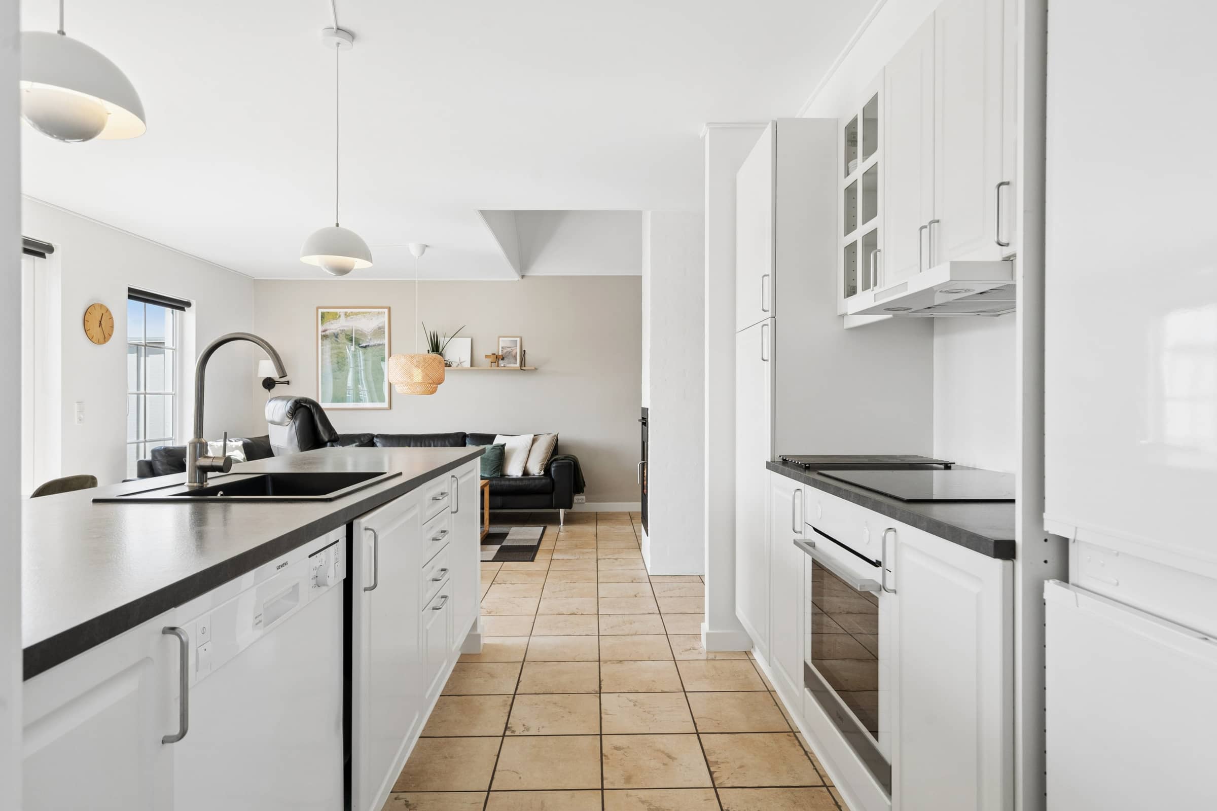 Hyggelig, central og moderne sommerhus nær havet billede 5