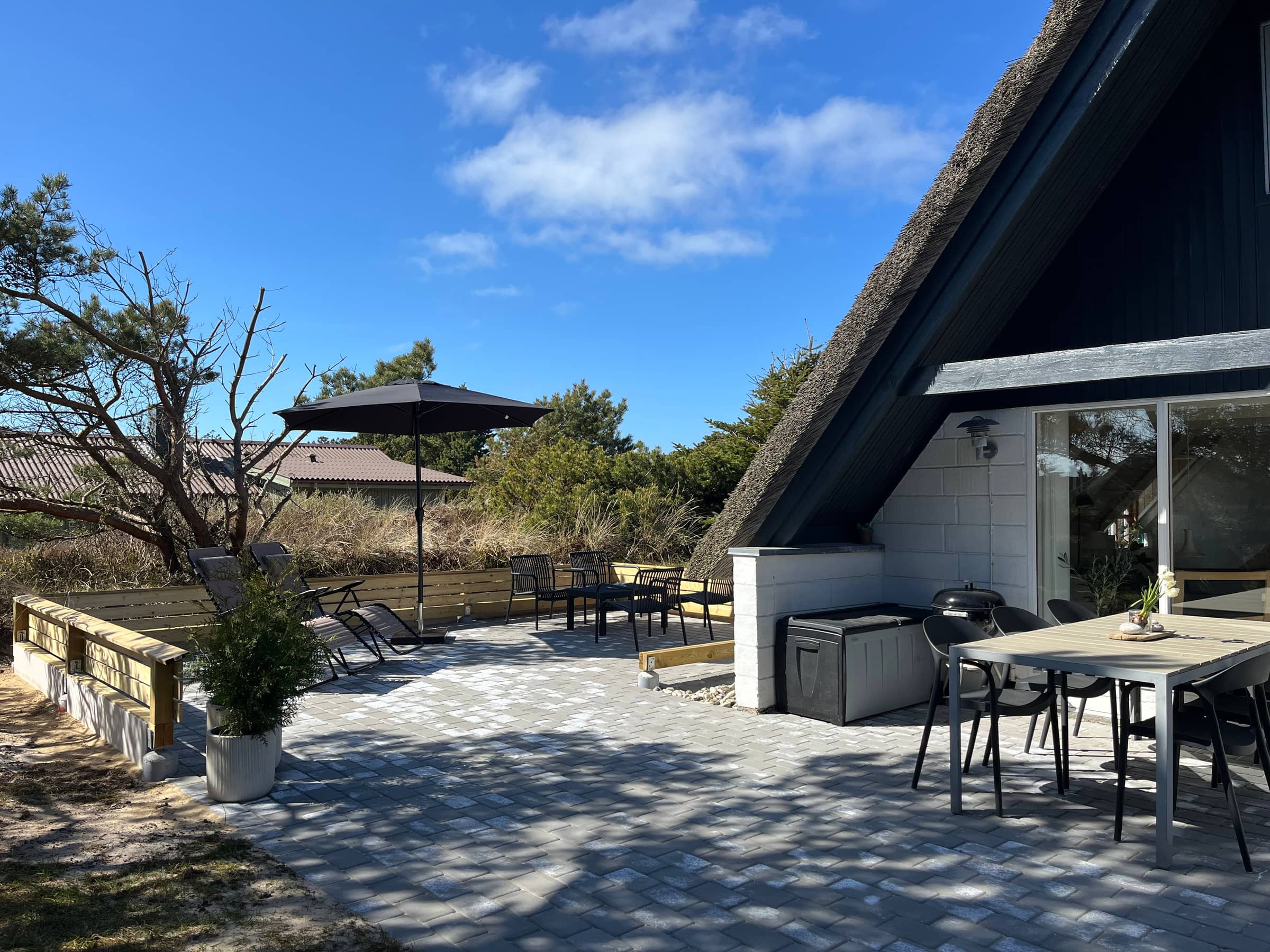 Chamerende sommerhus med dejlig stor terrasse. billede 5