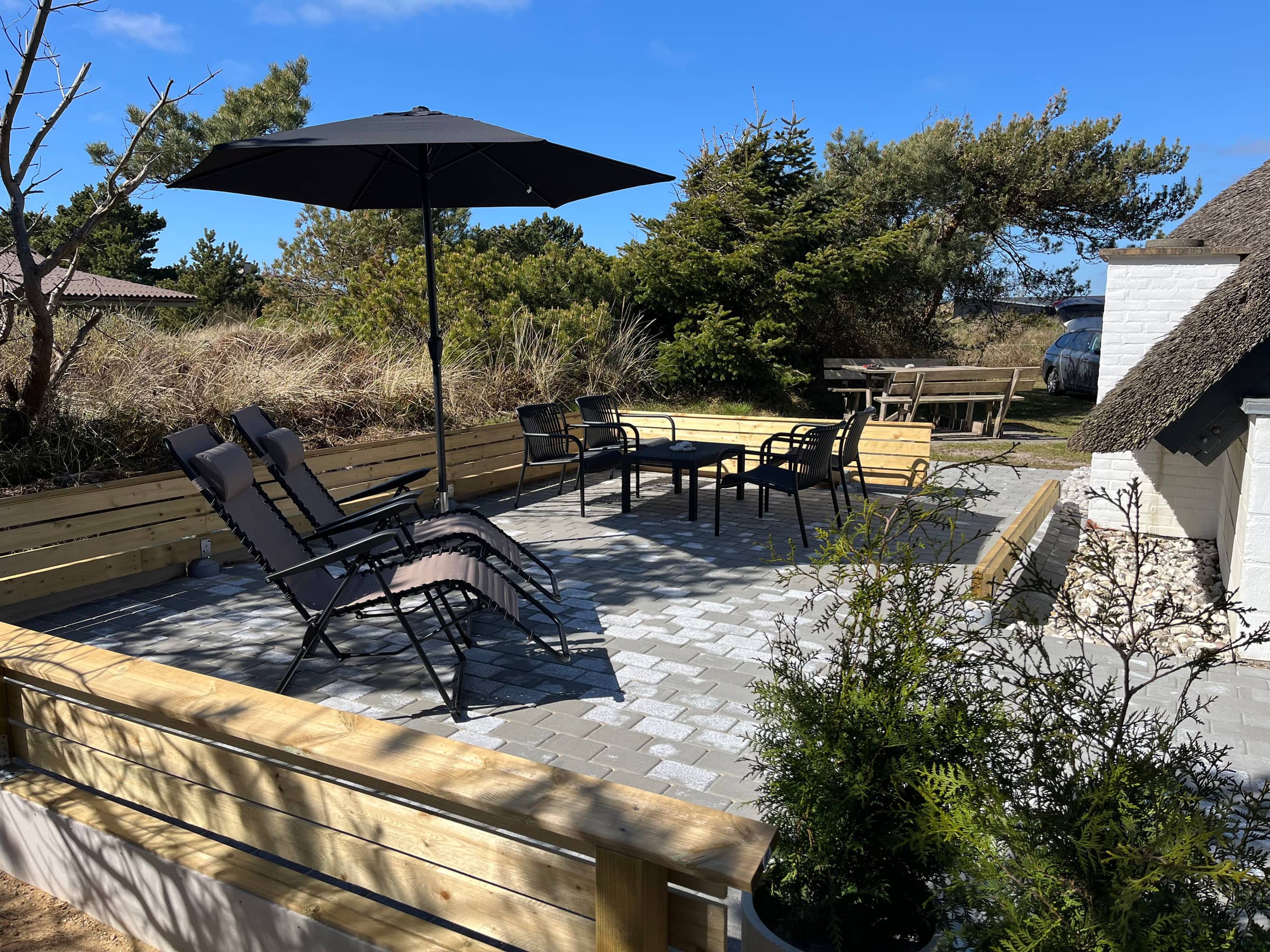 Chamerende sommerhus med dejlig stor terrasse. billede 3