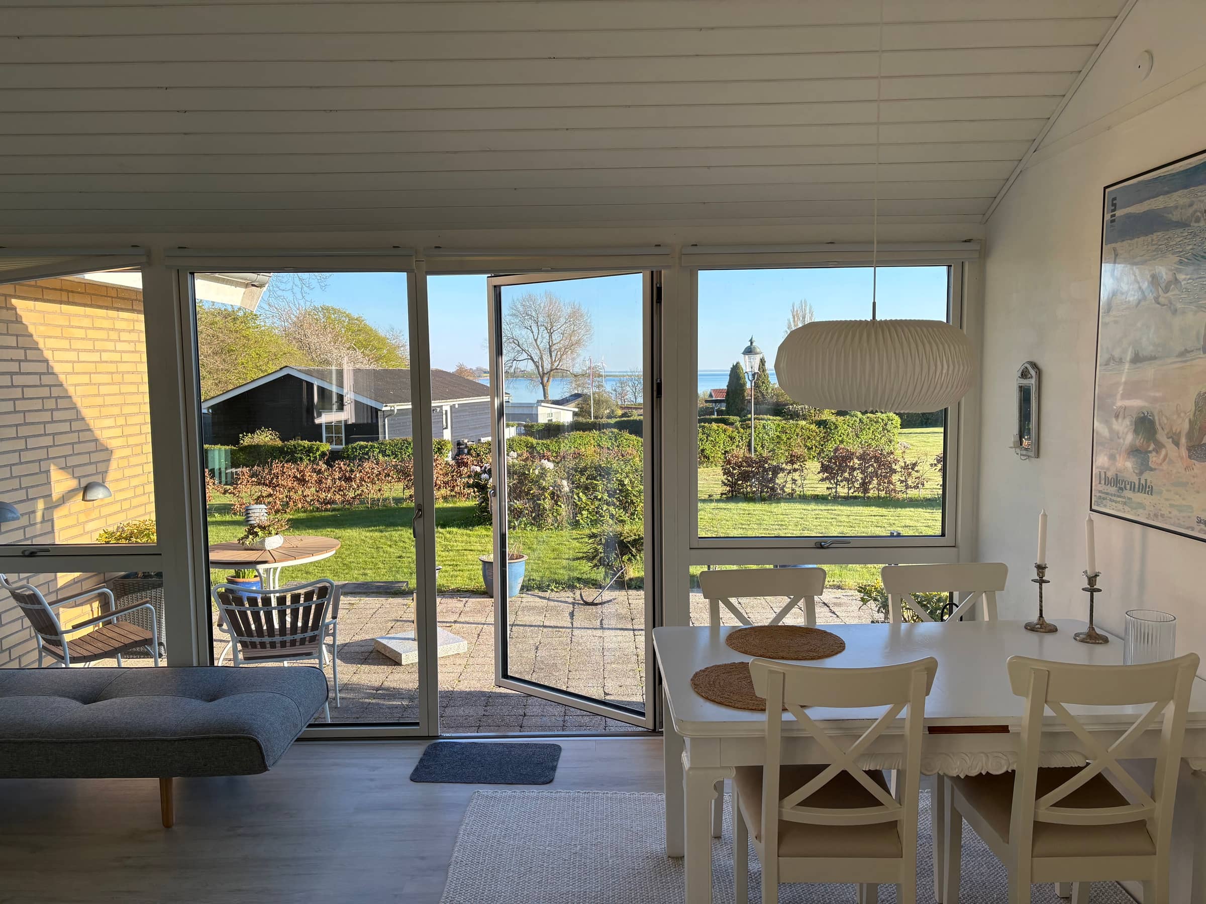 Skønt, ugeneret sommerhus nær strand billede 5
