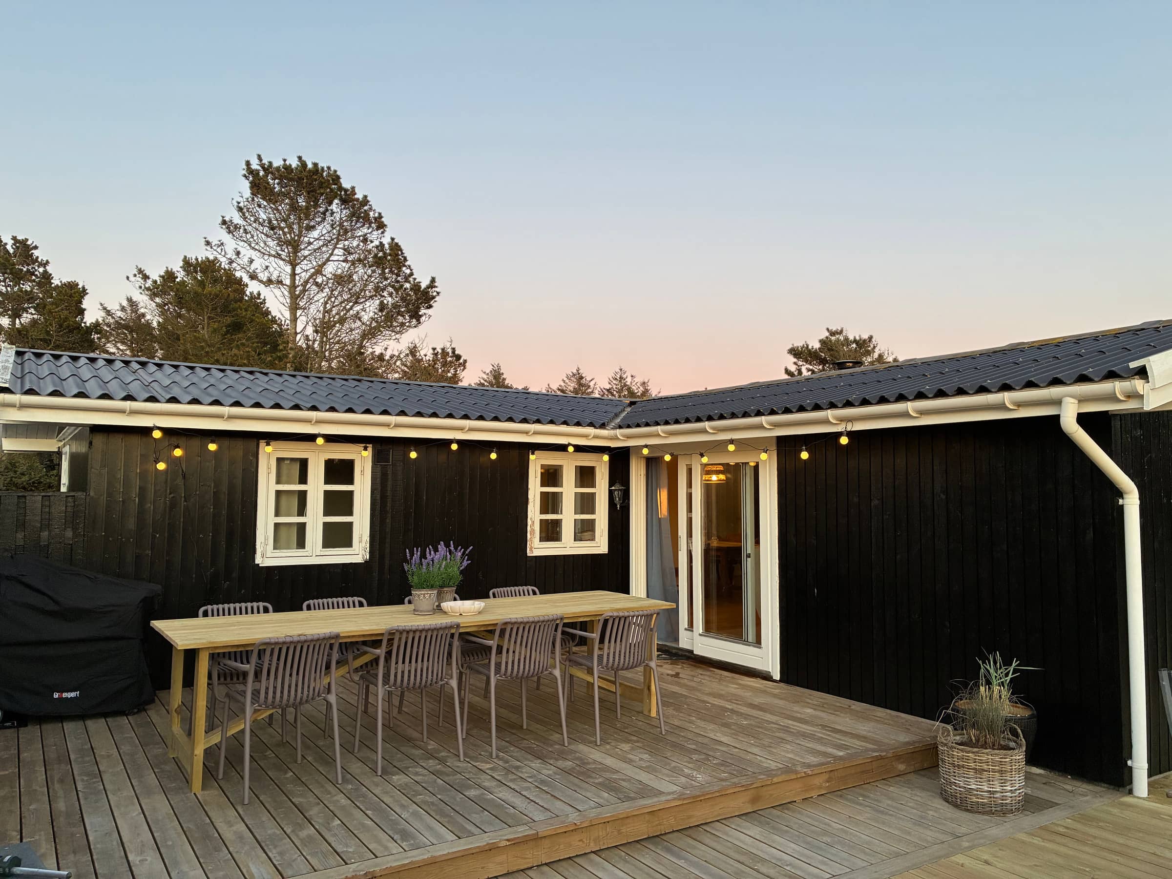 Nyistandsat sommerhus i Grønhøj med vildmarksbad billede 2