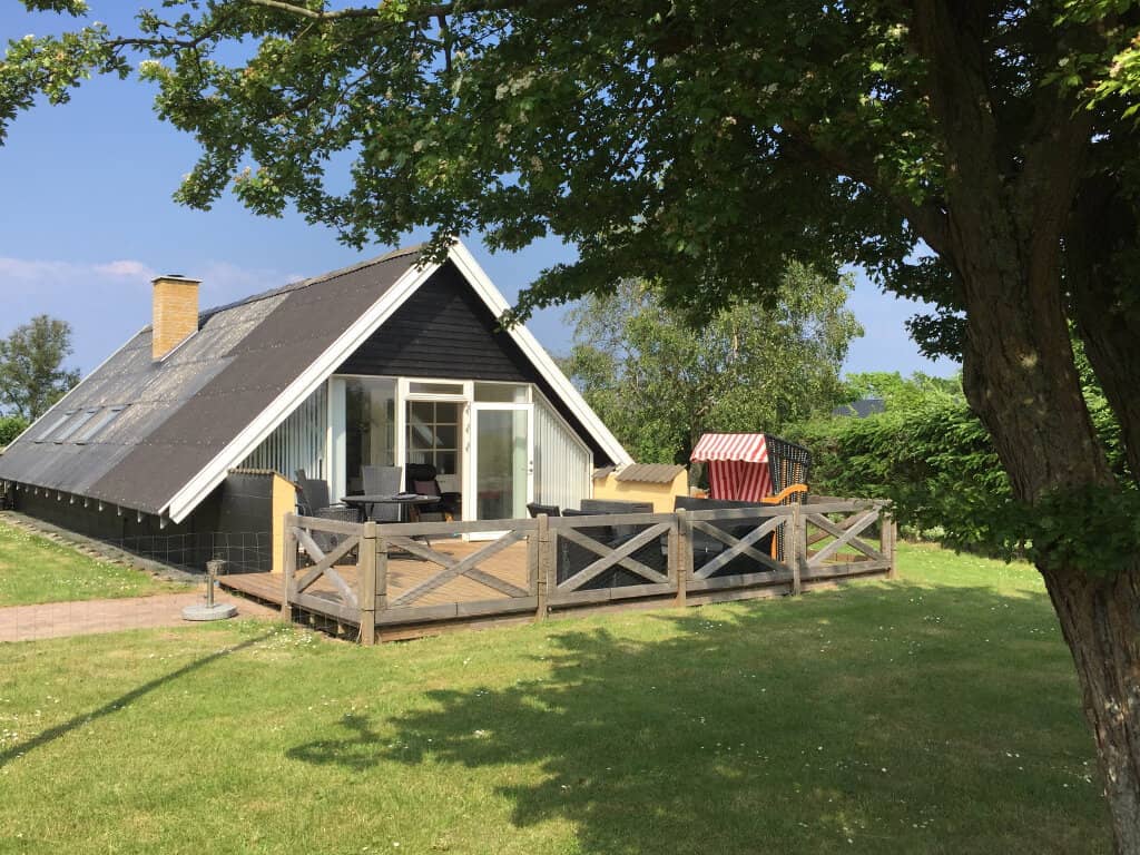 Dejligt sommerhus med plads omkring  billede 2