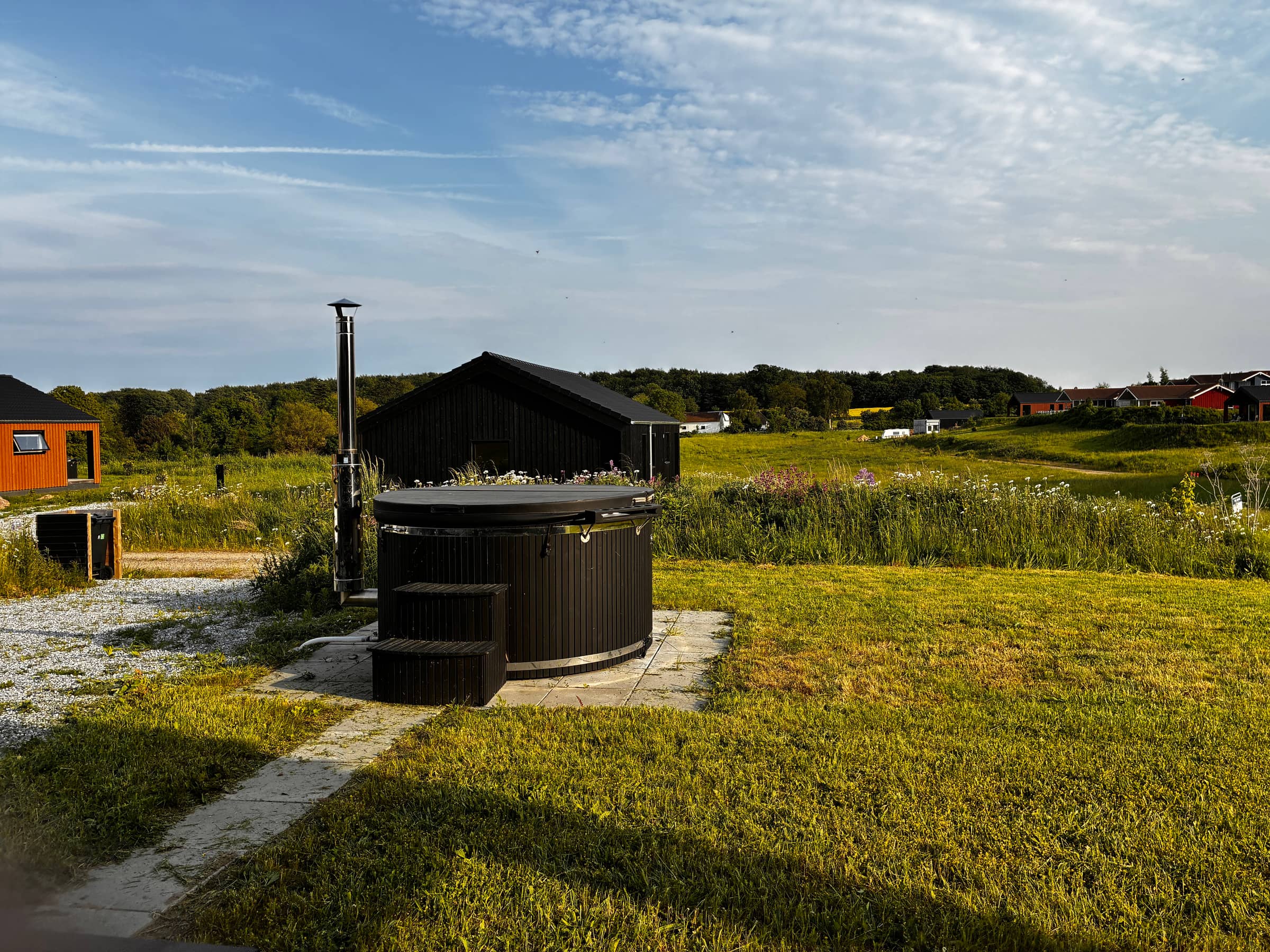 Sommerhusidyl med sauna og spa billede 3