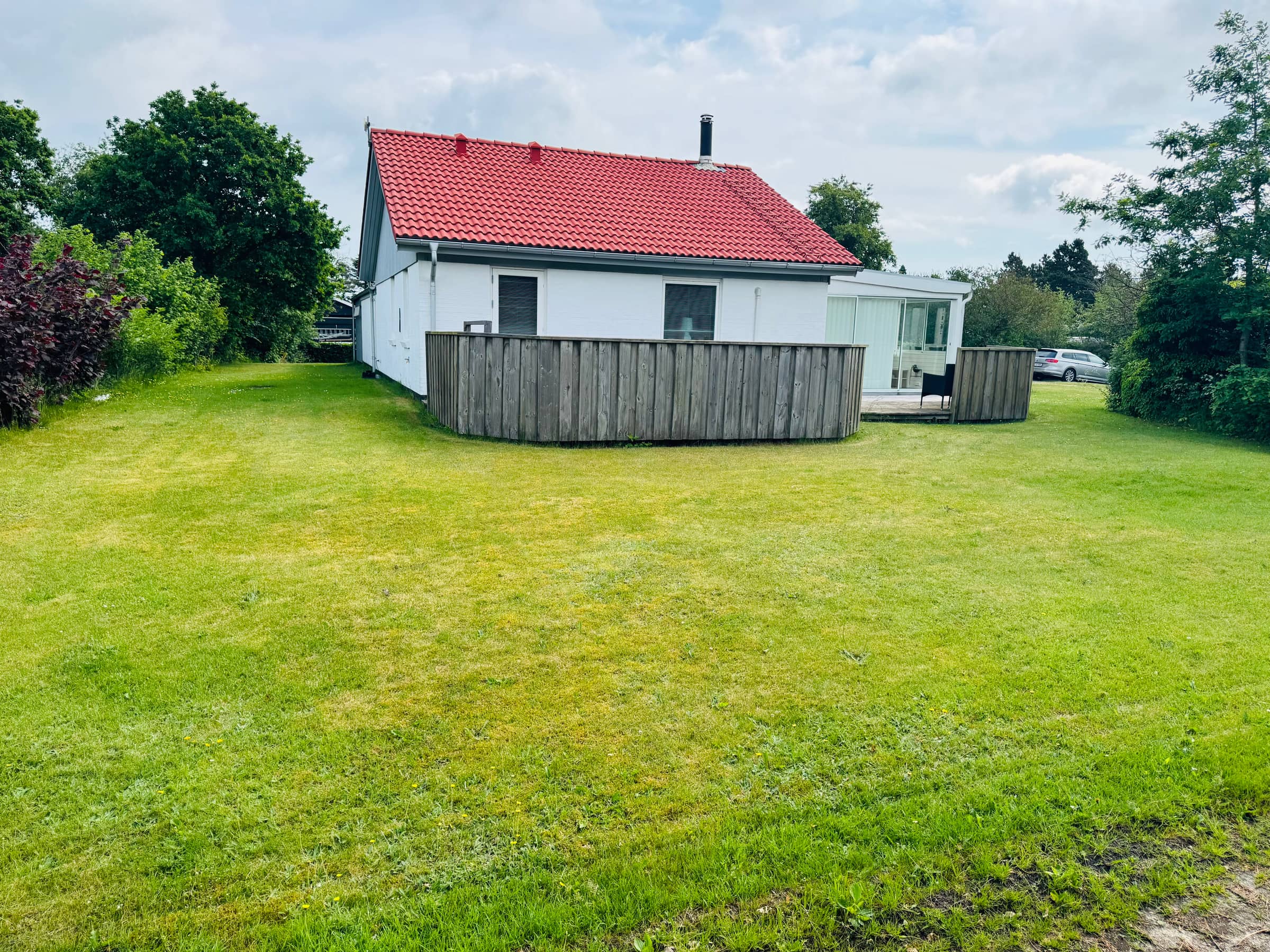 Hyggeligt sommerhus, der ligger utrolig naturskøn billede 3