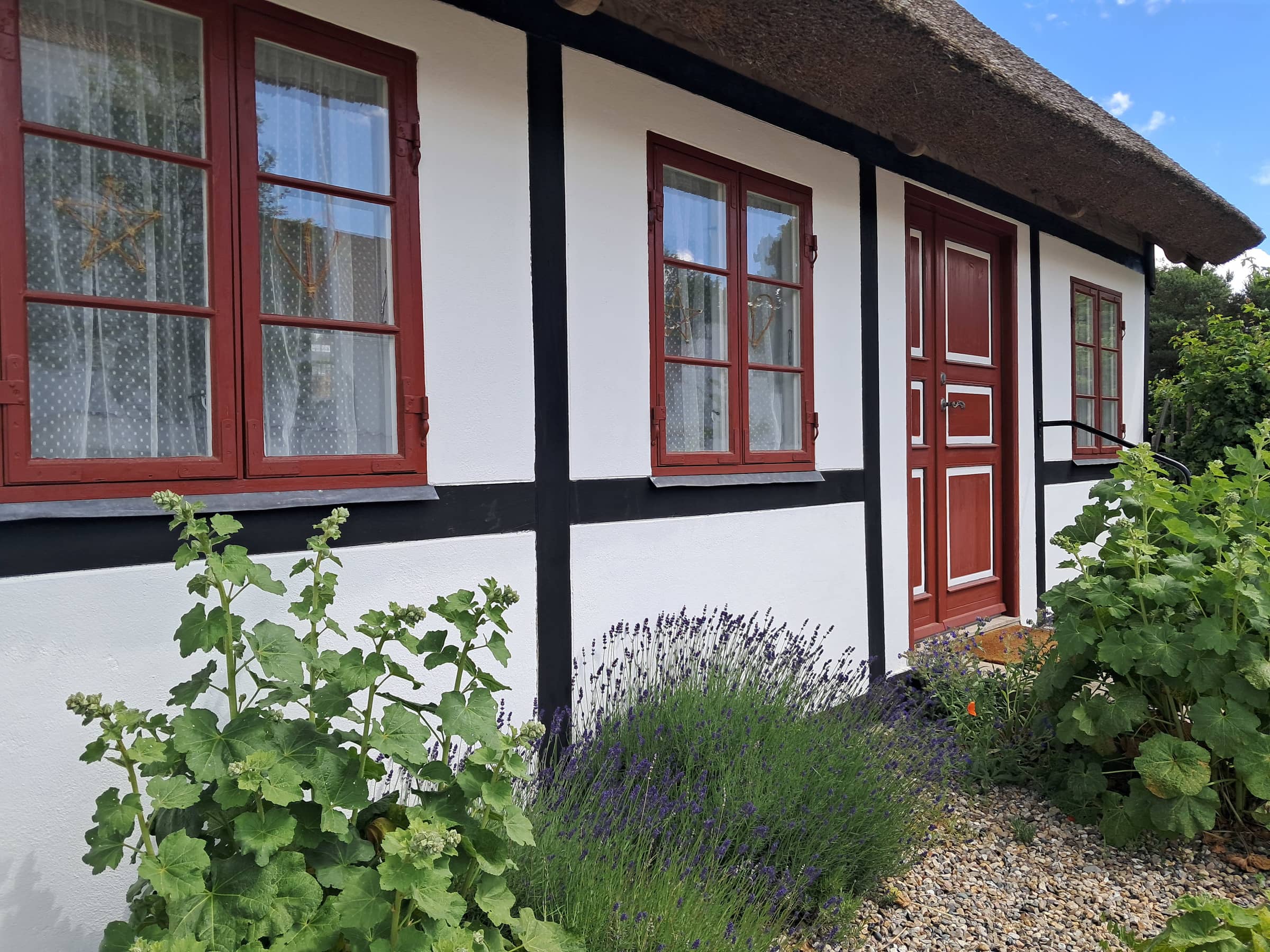  Bindingsværkshus i historiske omgivelser.  billede 2
