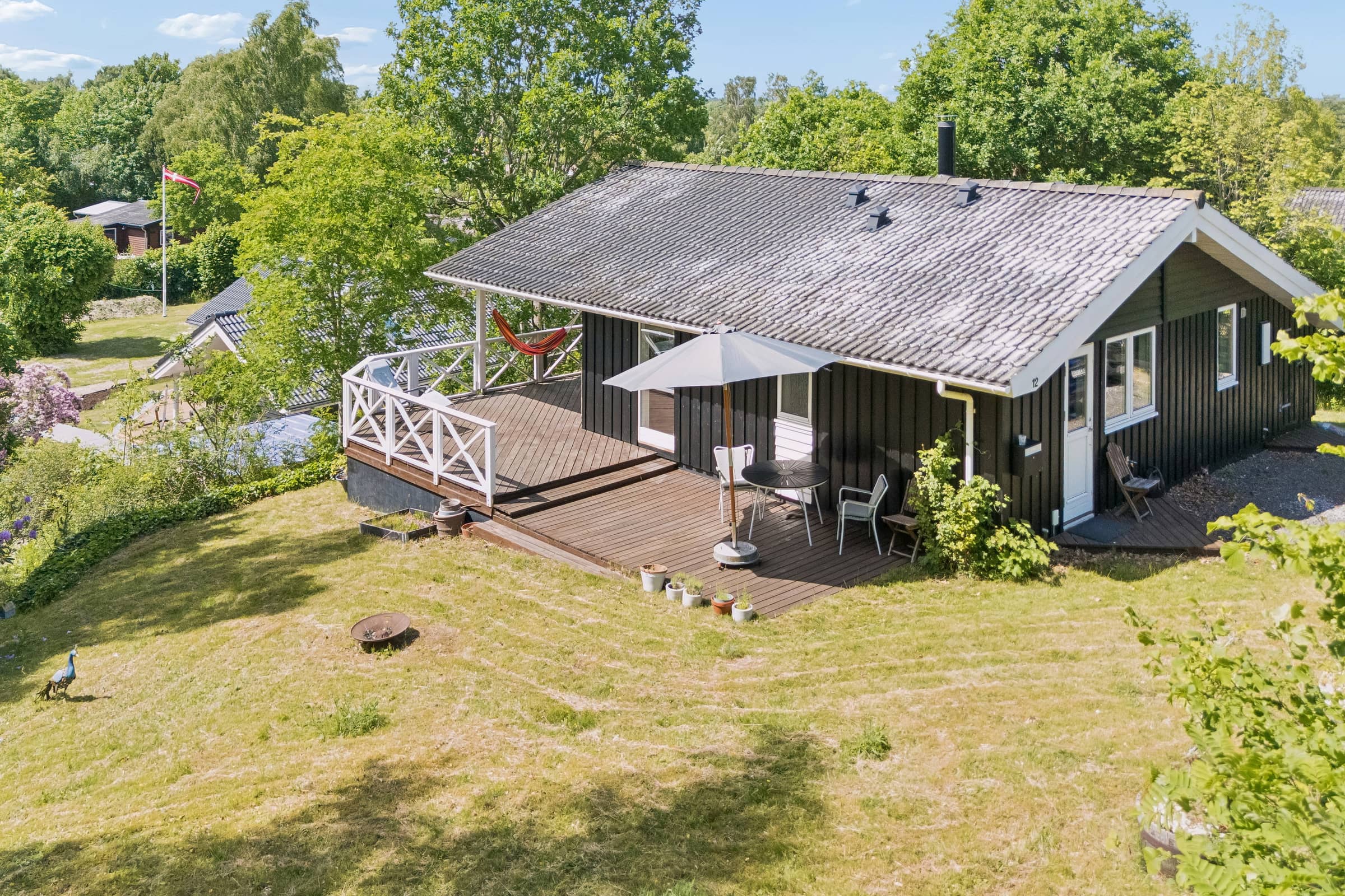 Moderne sommerhus i fredelige omgivelser billede 2
