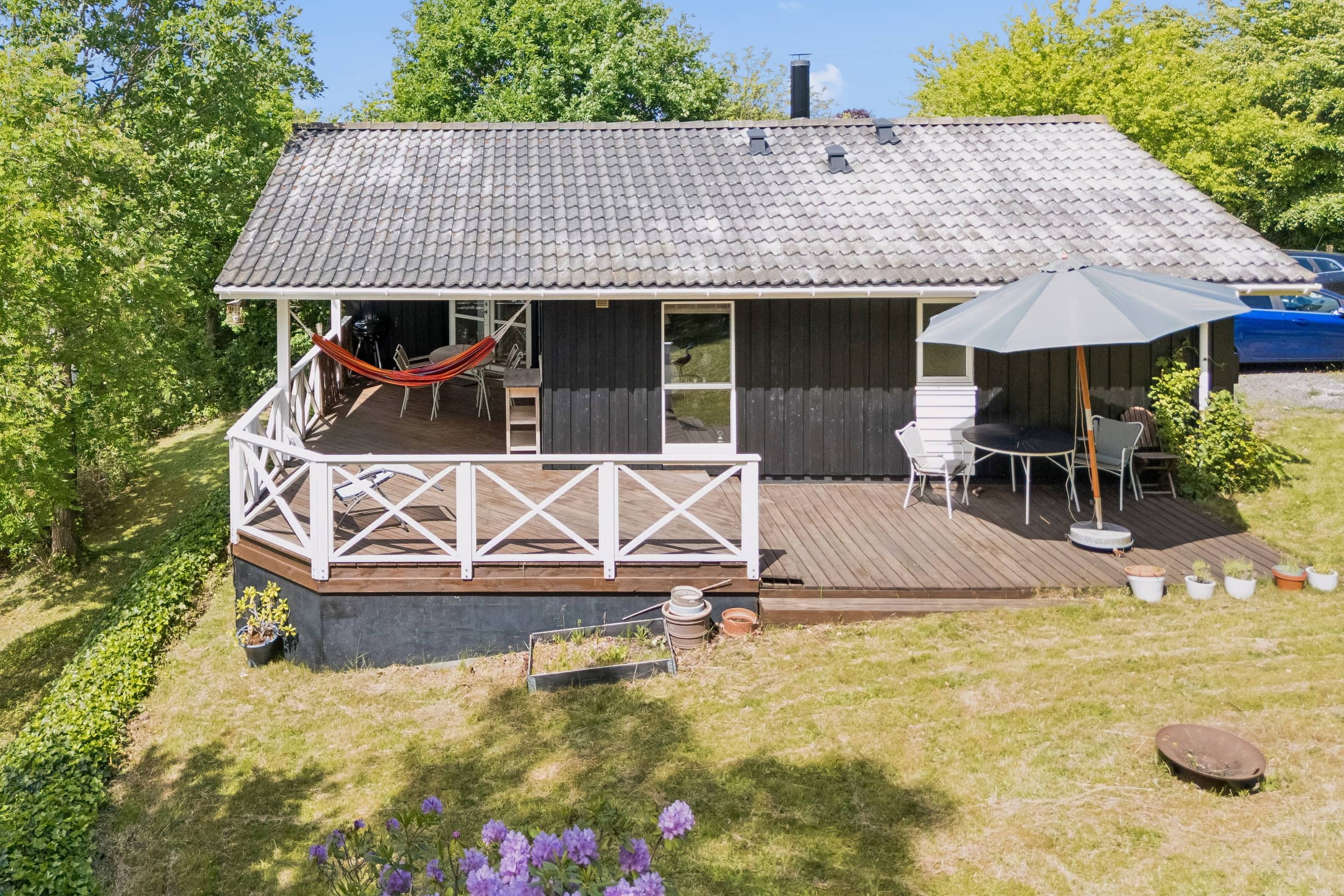 Moderne sommerhus i fredelige omgivelser billede 3