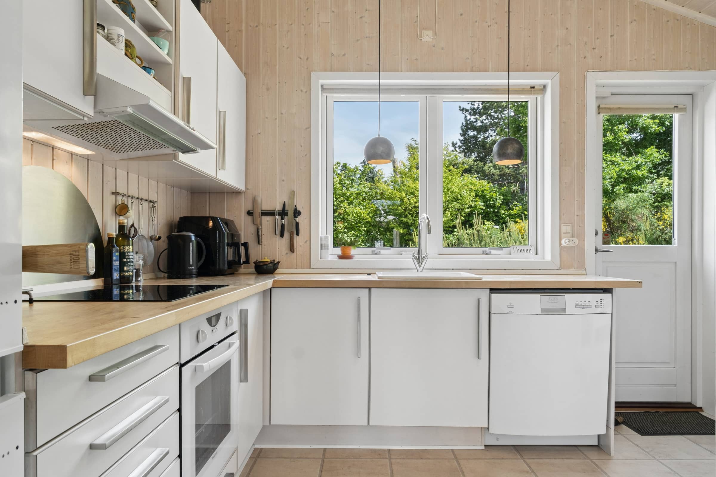 Moderne sommerhus i fredelige omgivelser billede 5