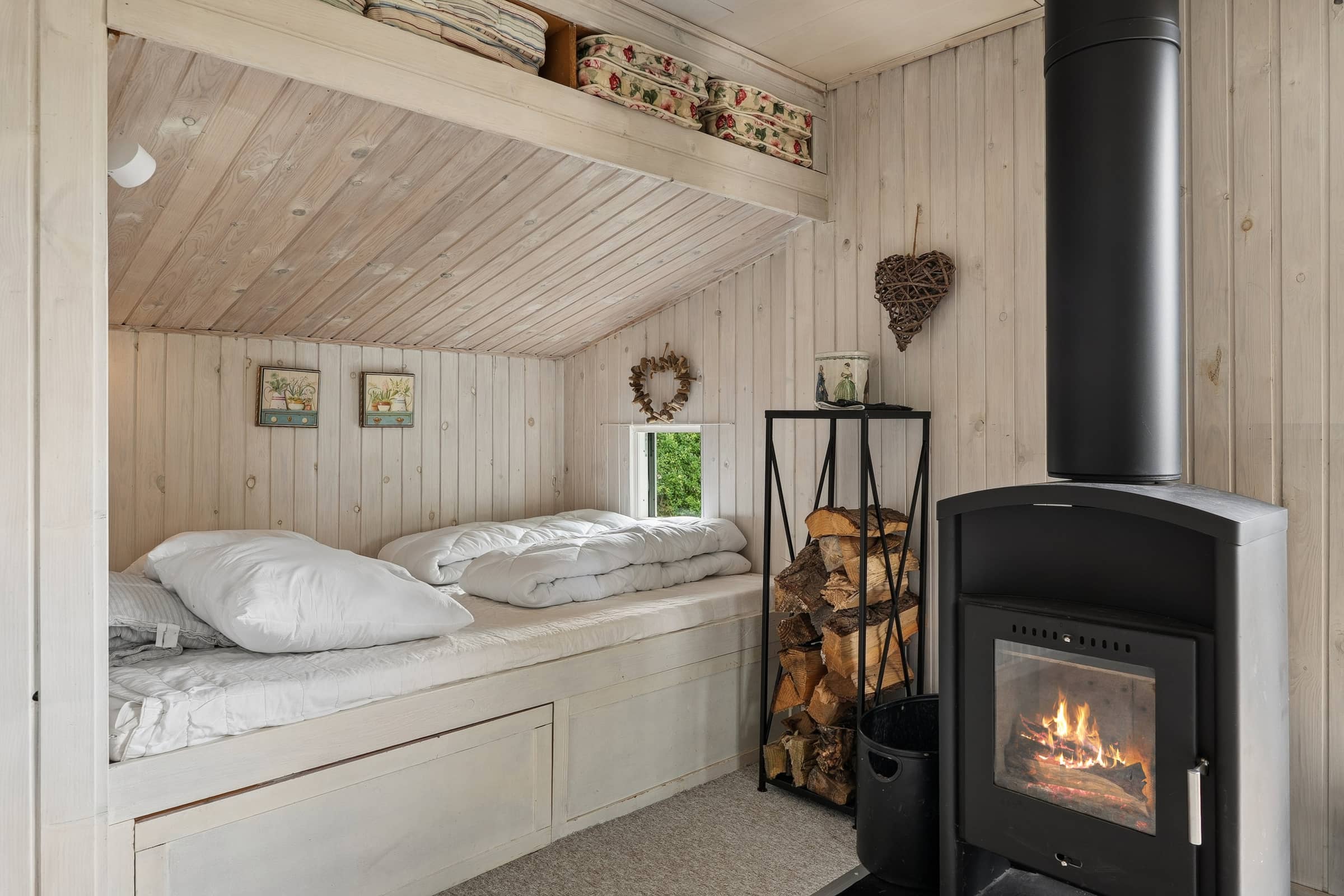 Sommerhusidyl med spa og stor terrasse billede 3