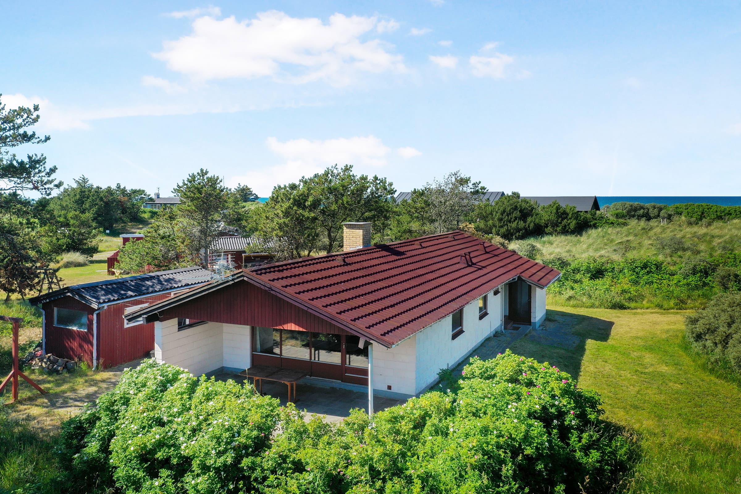 Hyggeligt sommerhus ved fantastisk sandstrand hovedbillede