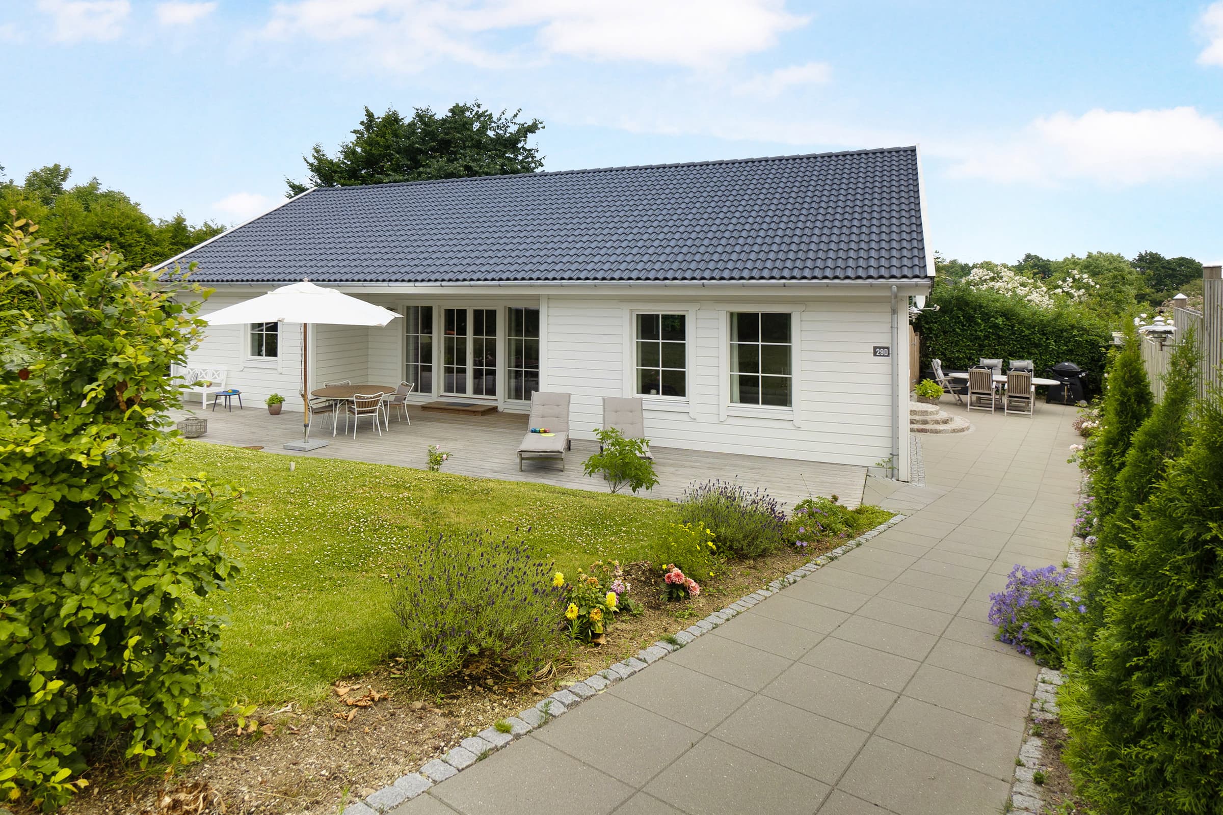 Nyt og hyggeligt hus ved strand og skov hovedbillede
