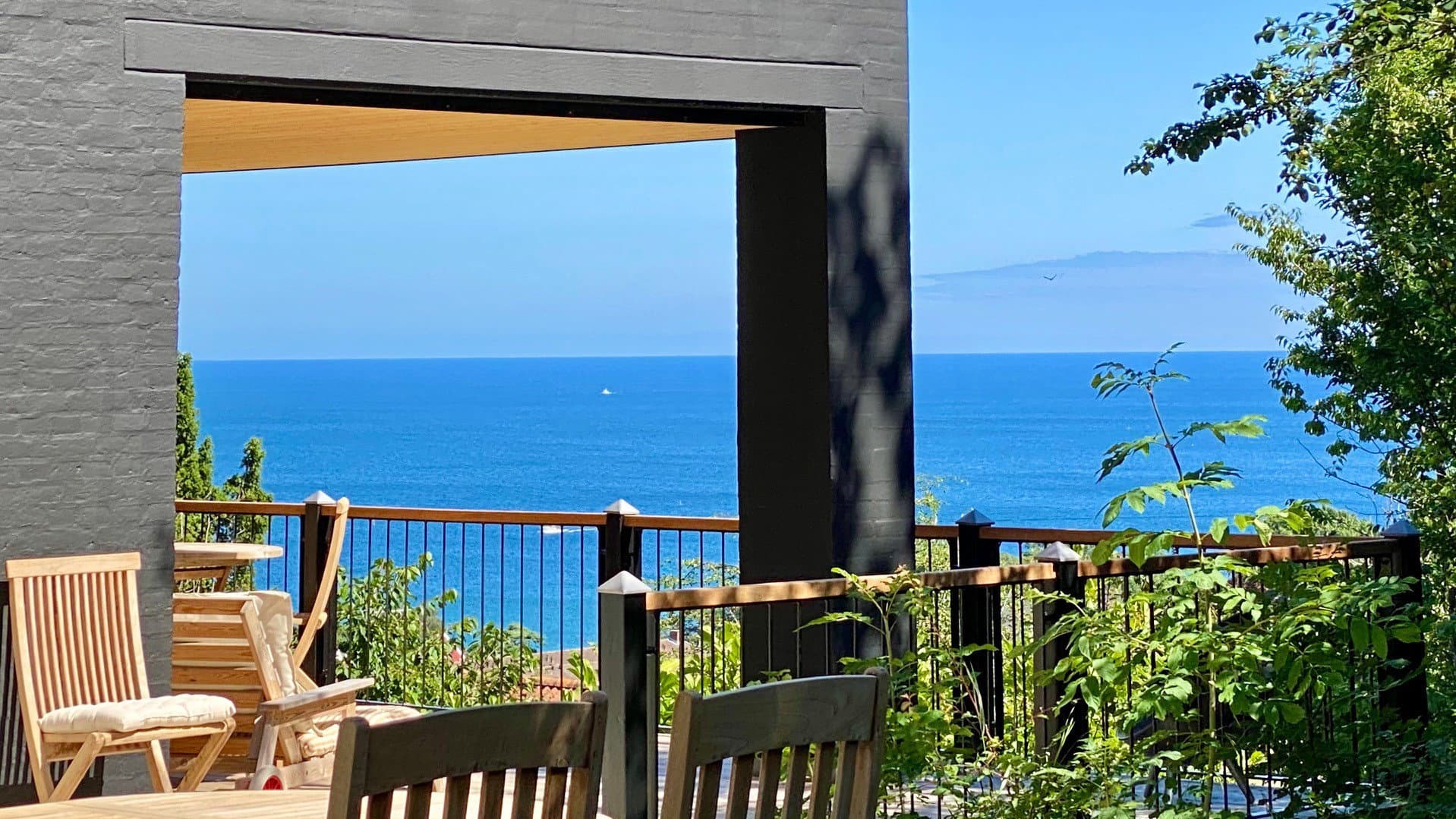 Moderne sommerhus med enestående havudsigt - billede 1
