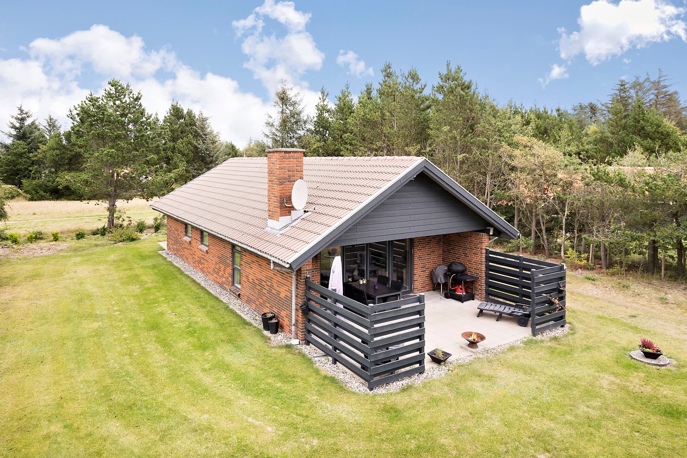 Familievenlig sommerhus ved Vesterhavet hovedbillede