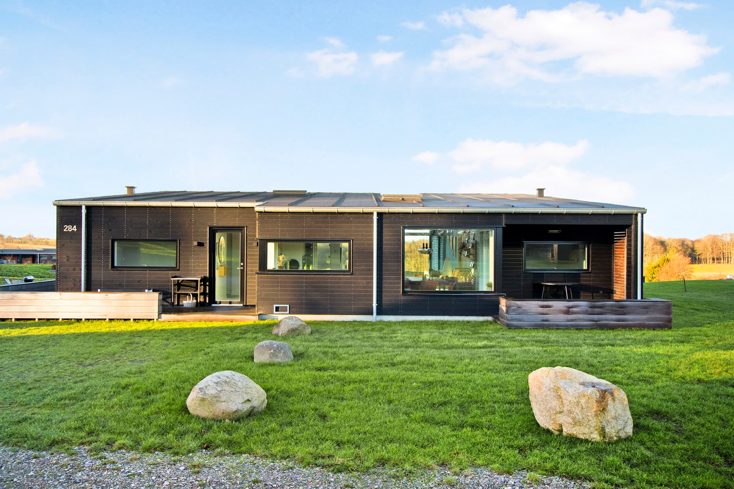 Nyt topmoderne sommerhus ved vandet hovedbillede