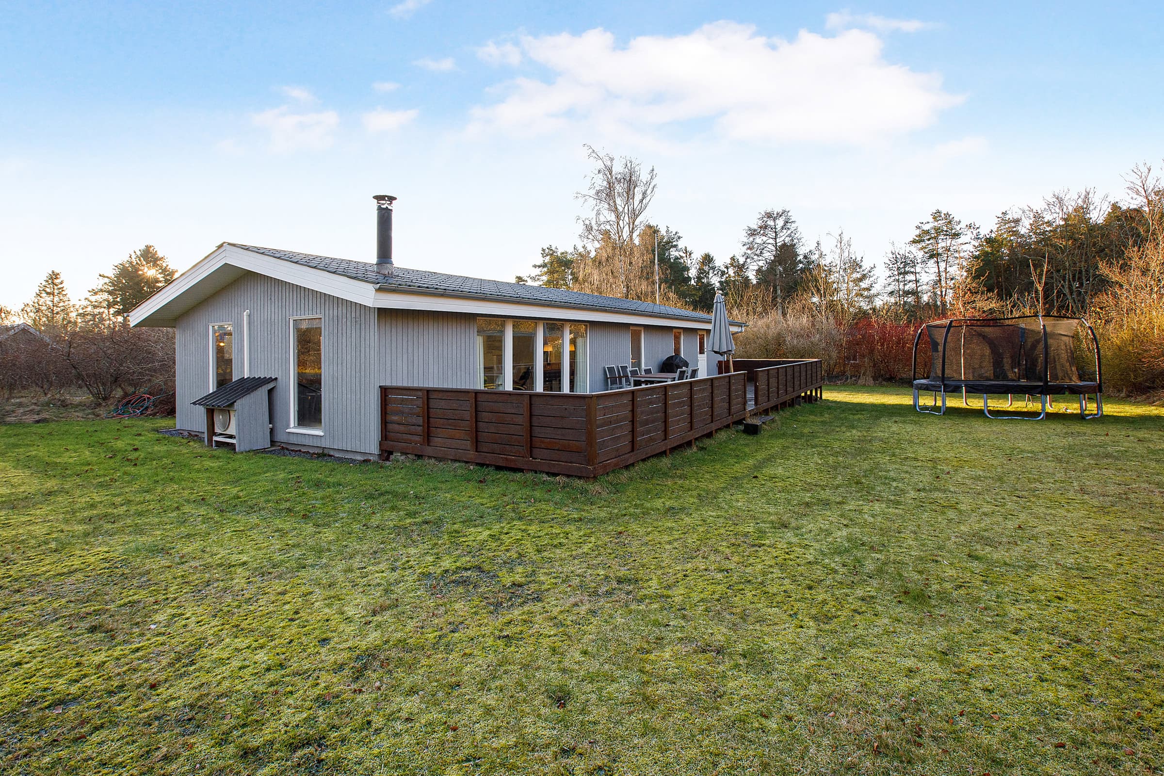 Hyggeligt sommerhus på naturskønne Djursland hovedbillede