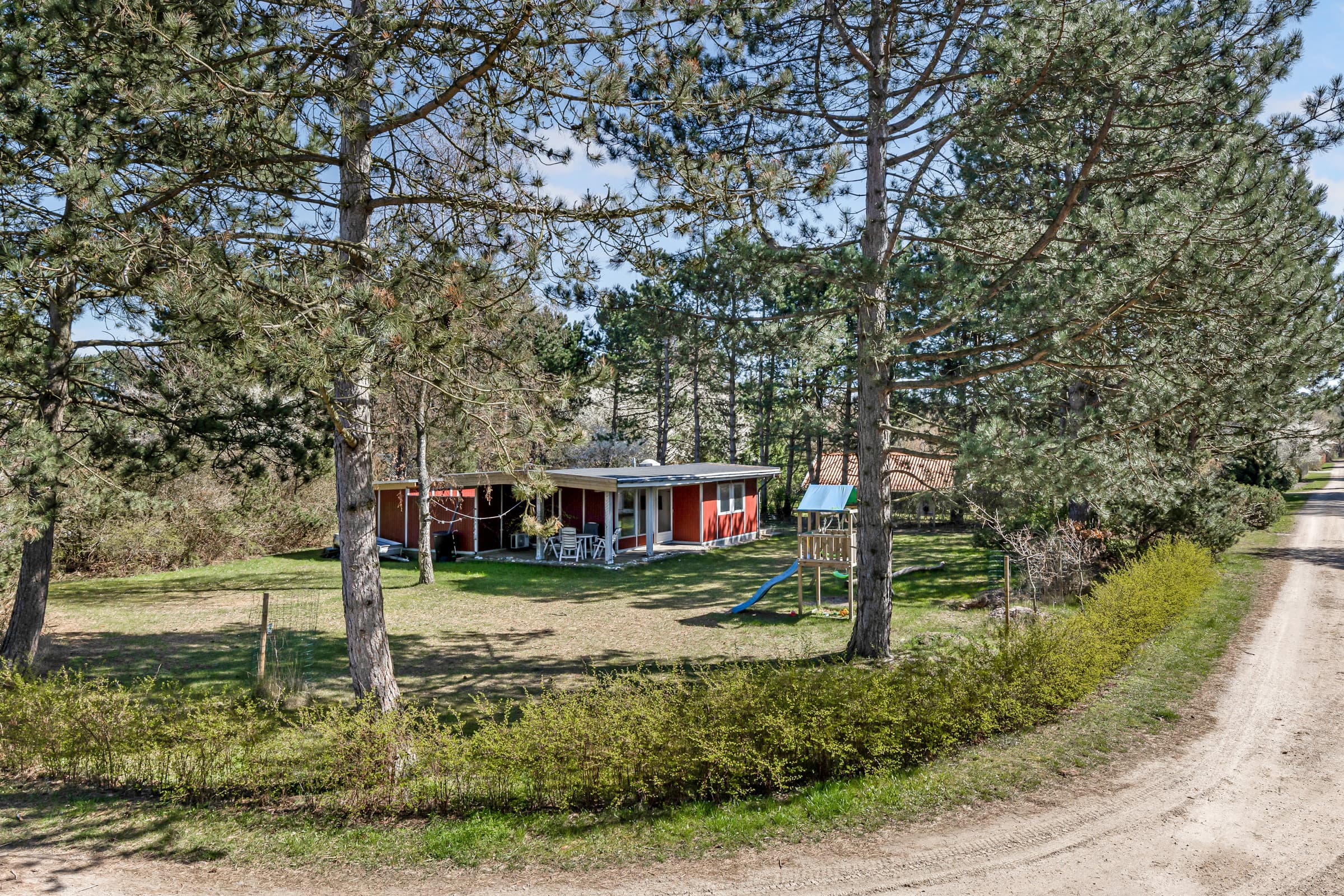 Familievenligt sommerhus tæt på vandet hovedbillede