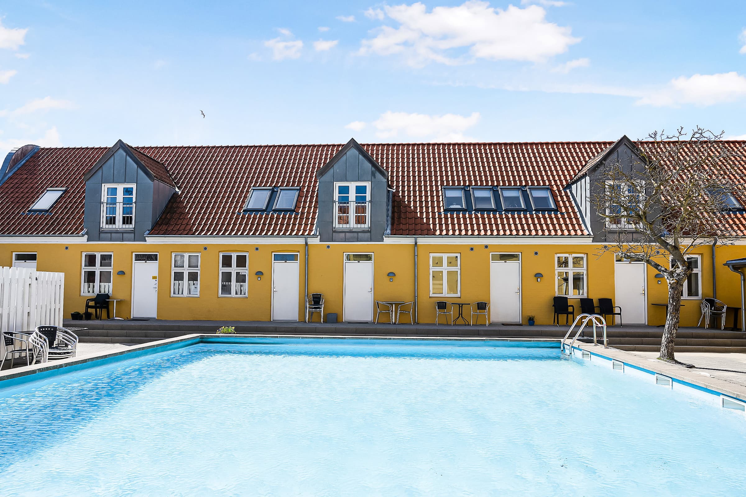 Ferielejlighed med pool på Bornholm hovedbillede