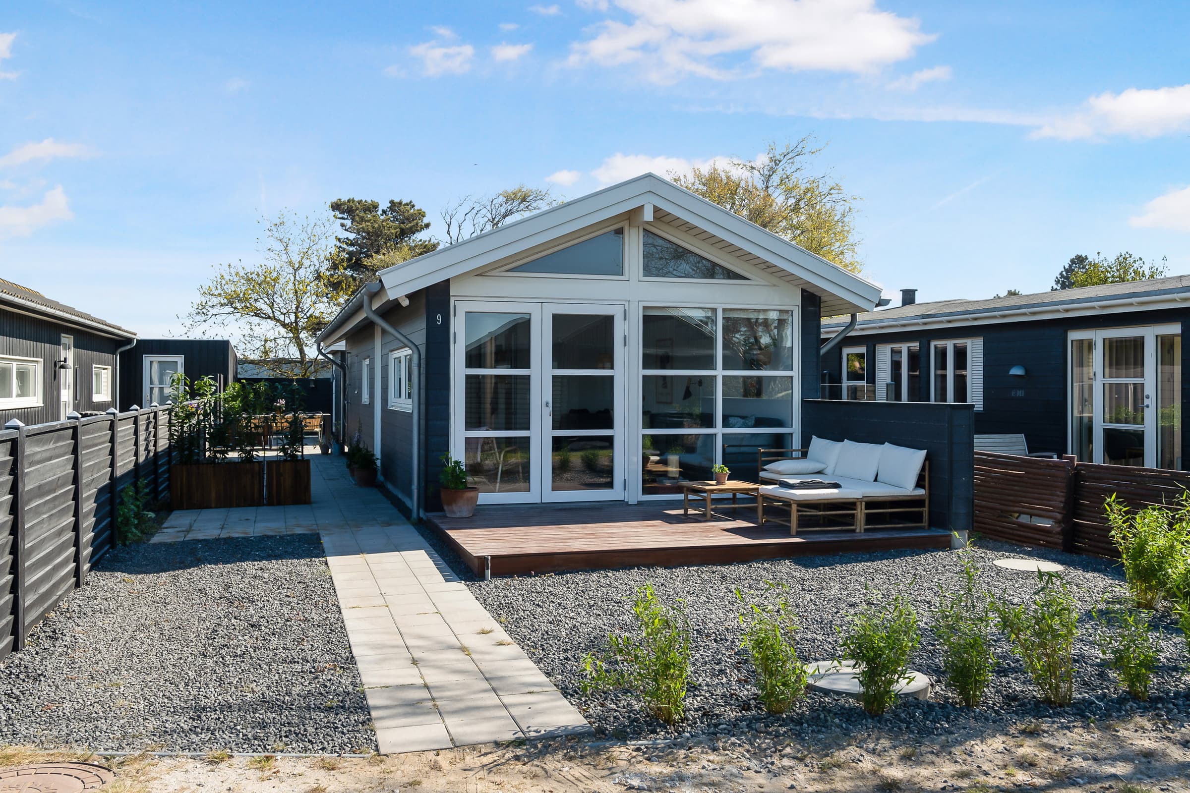 Lækkert sommerhus et stenkast fra vandkanten hovedbillede
