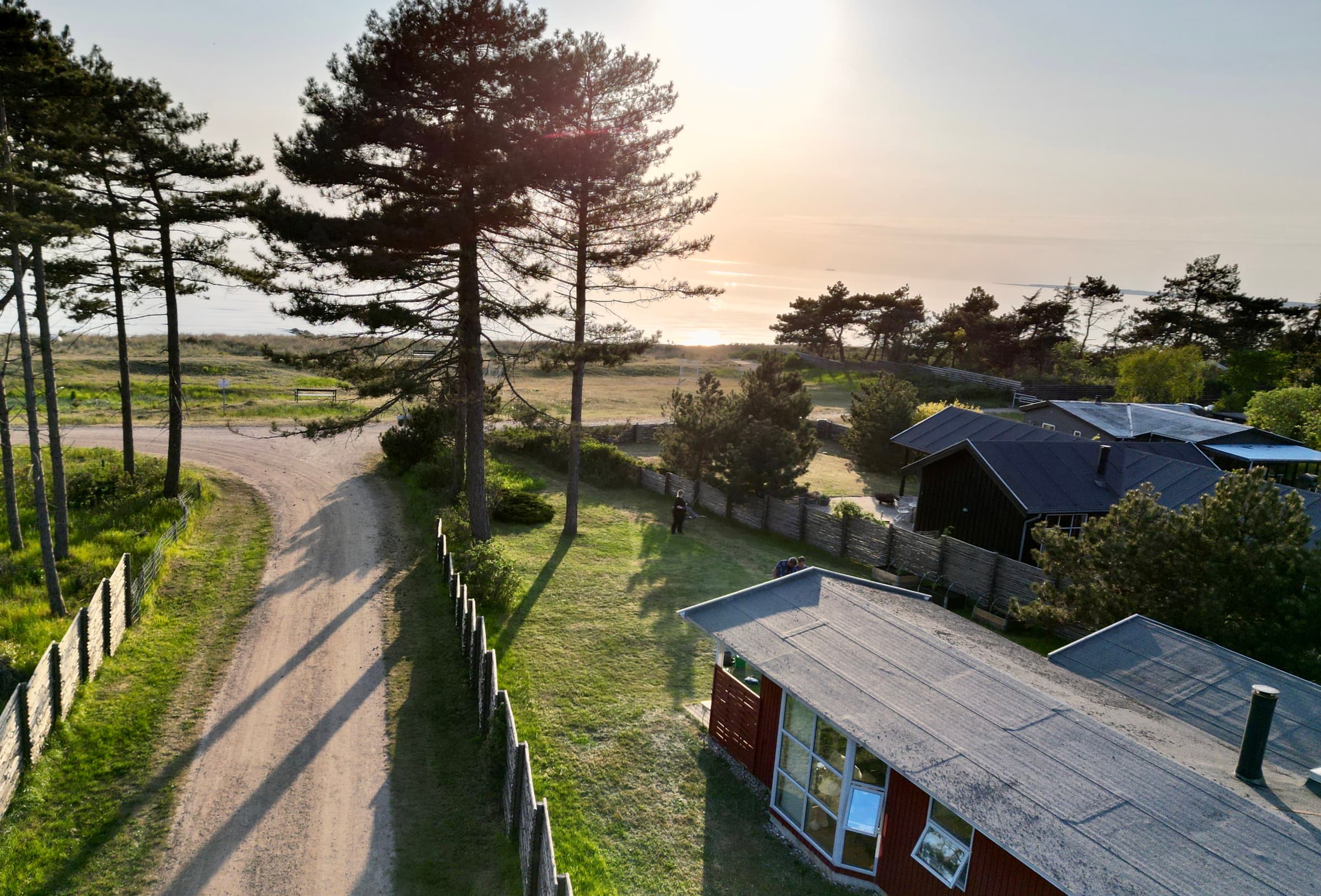 Sommerhus ved sandstrand med panoramaudsigt - billede 1