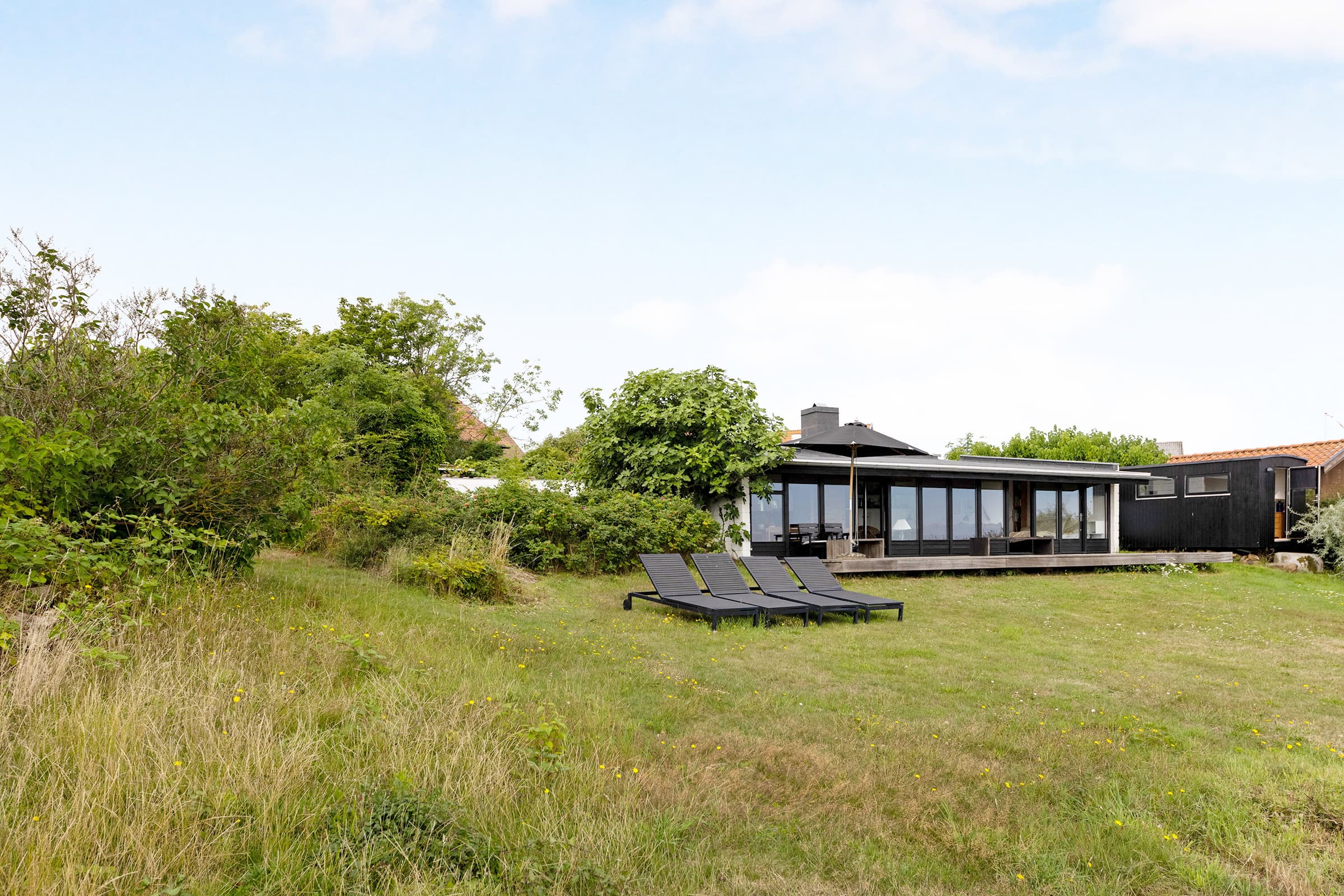 Arkitekttegnet sommerhus med havudsigt hovedbillede