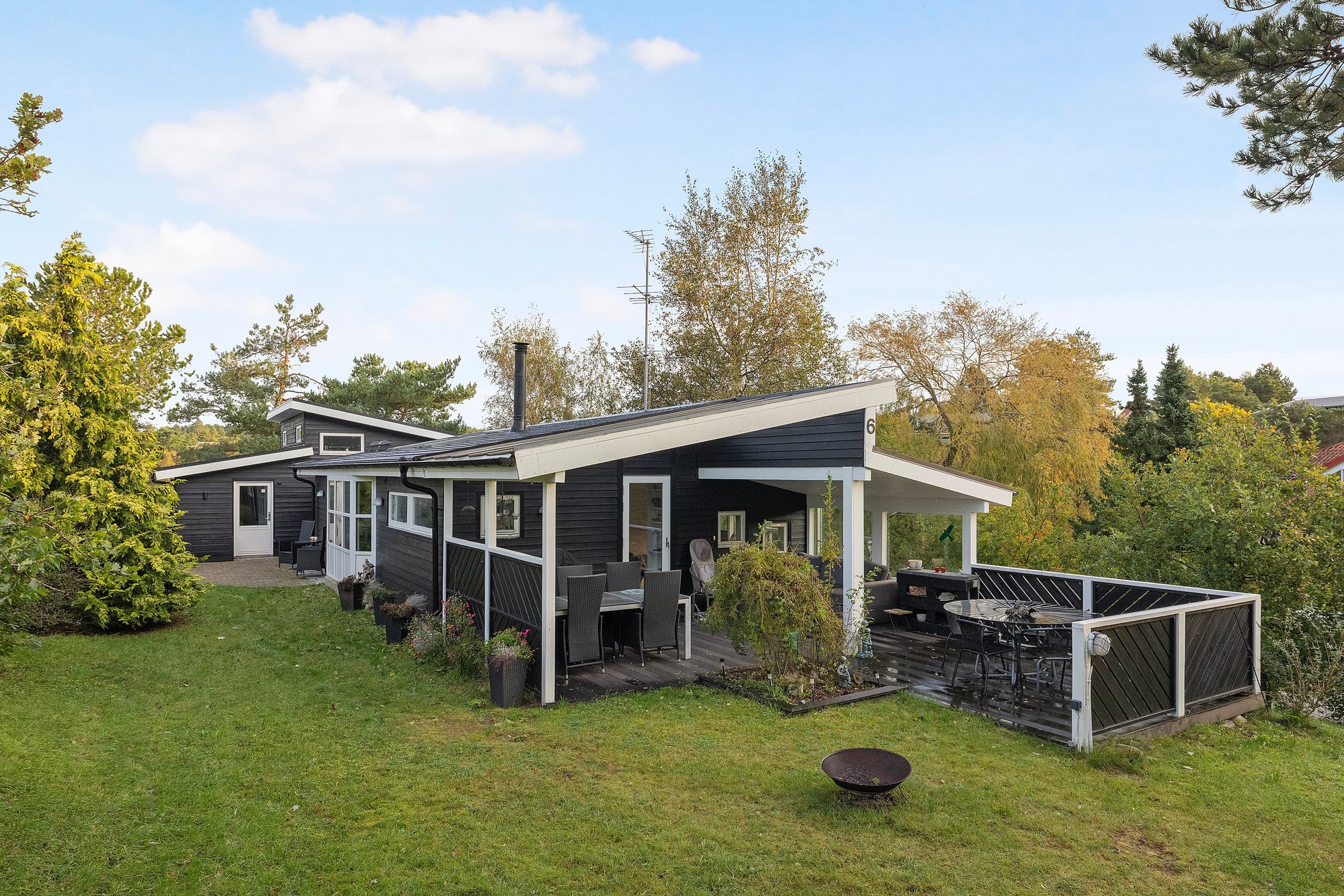 Tæt på strand og skov og Ebeltoft  - billede 1