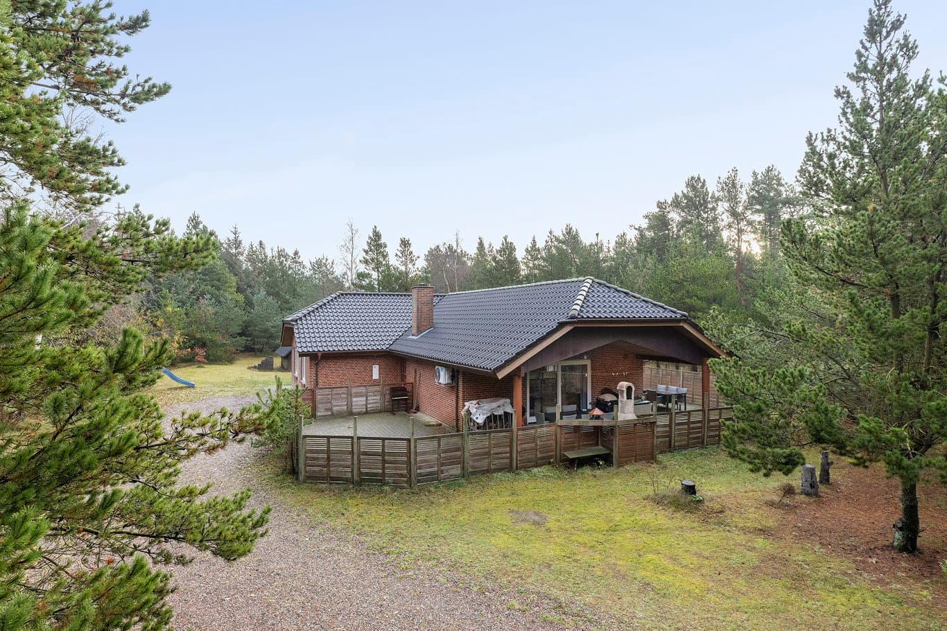 Stort Sommerhus i rolige natur skønne omgivelser - billede 1