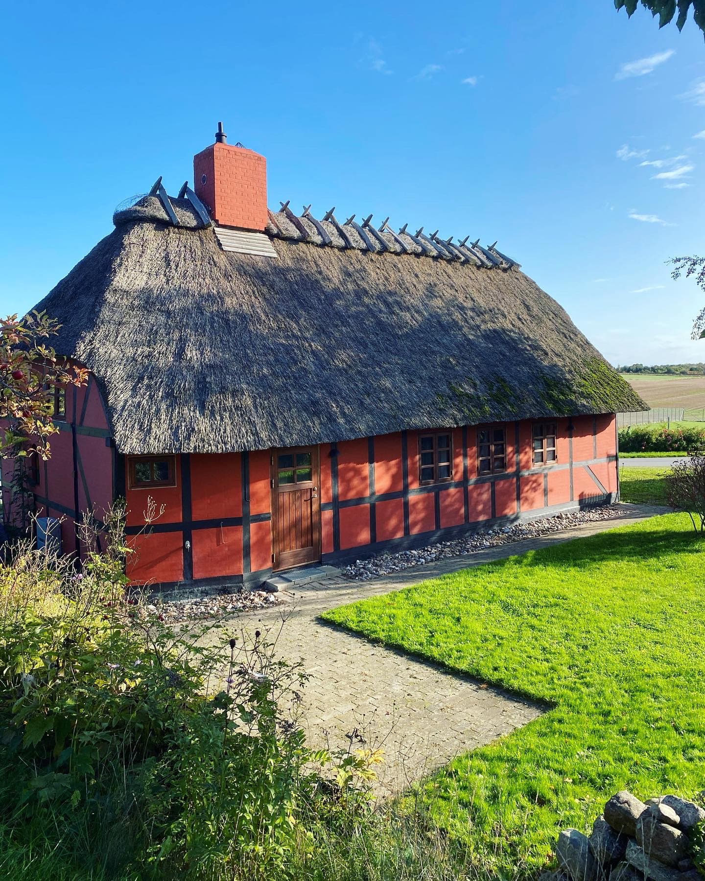 Charmerende sommerhus i bedste HC. Andersen stil hovedbillede