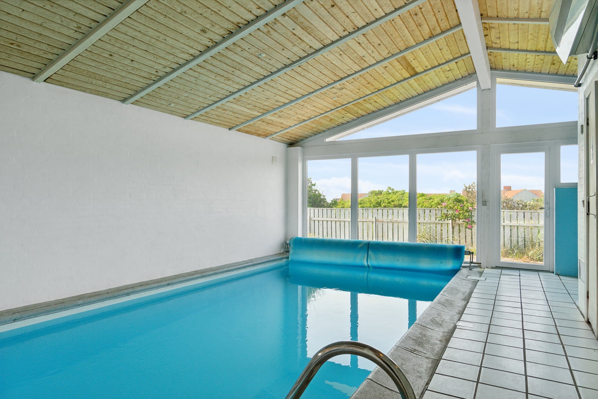 Poolhus tæt ved kysten  hovedbillede