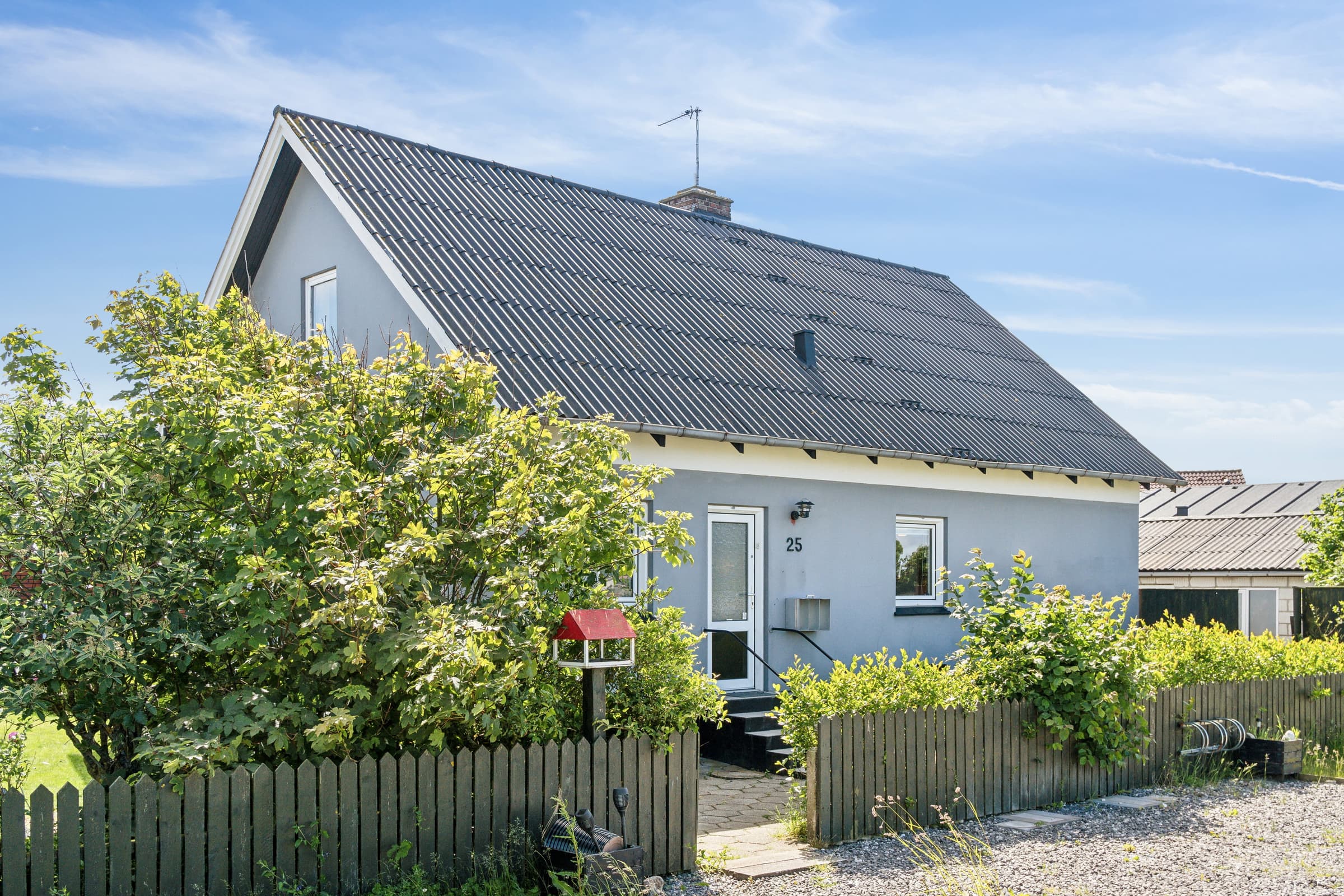 Fiskerhuset, et idyllisk sommerhus i ro - billede 1