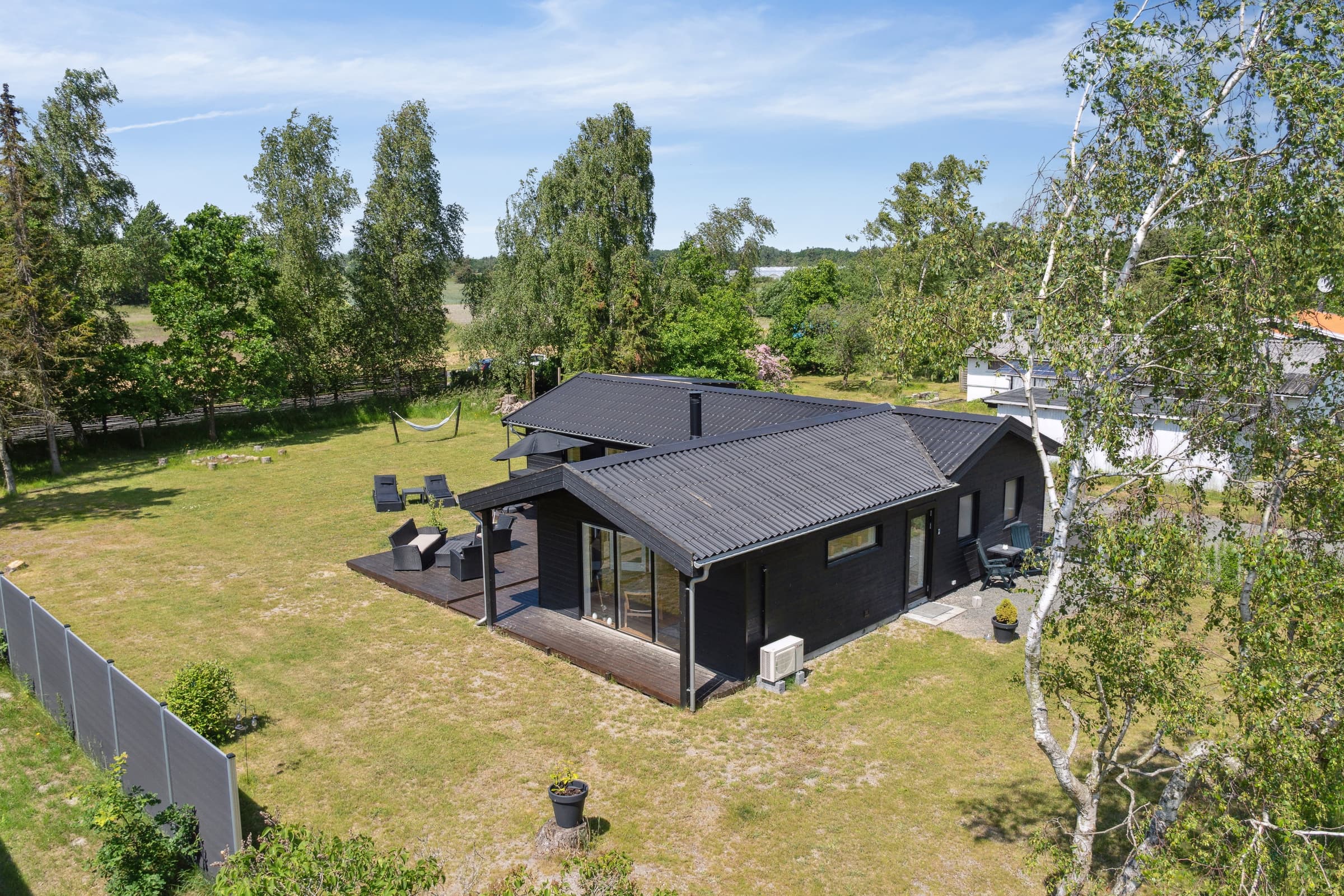 Lækkert lyst sommerhus i Marielyst hovedbillede
