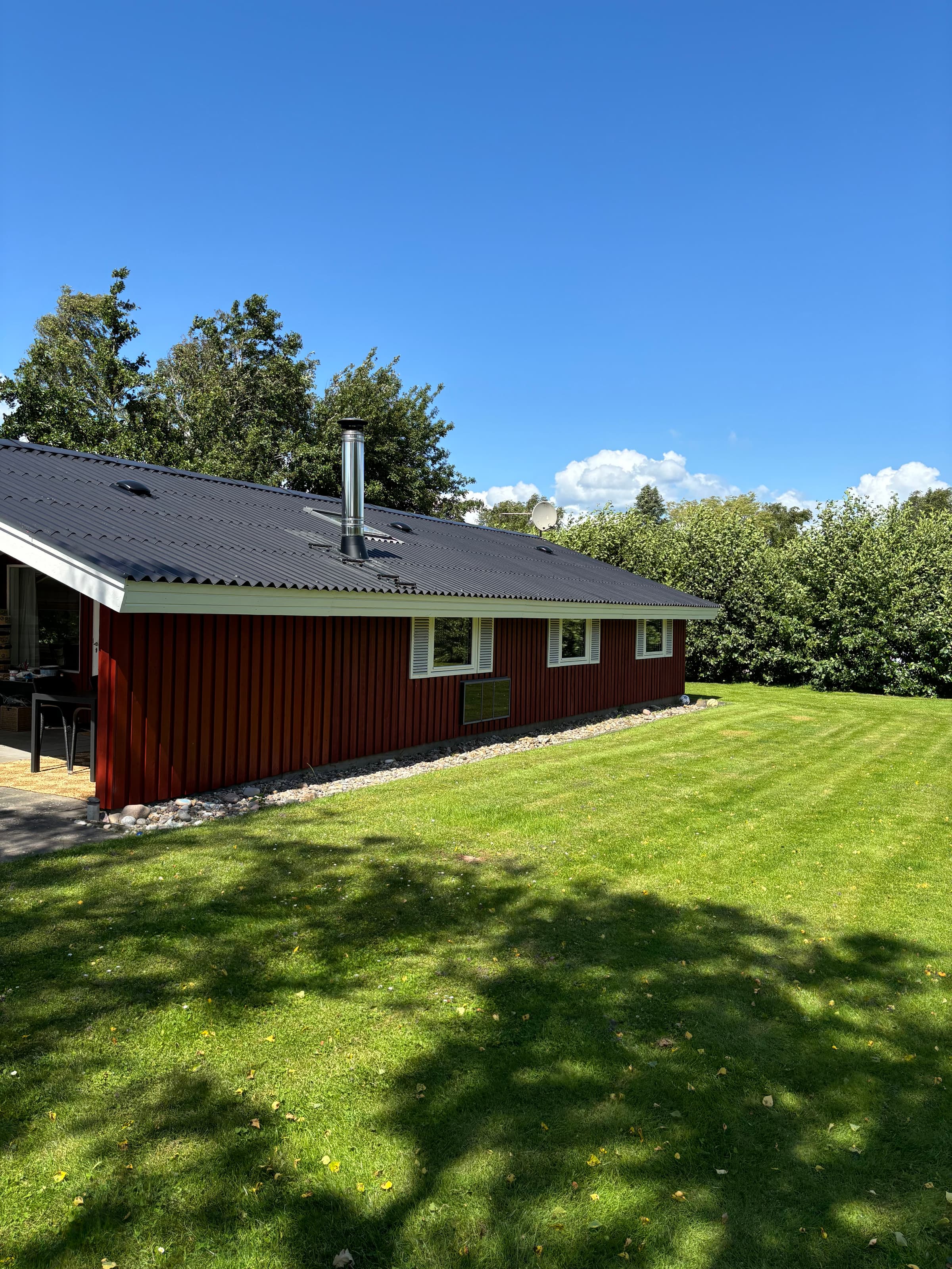 Hyggeligt sommerhus med vildmarksbad nær strand hovedbillede