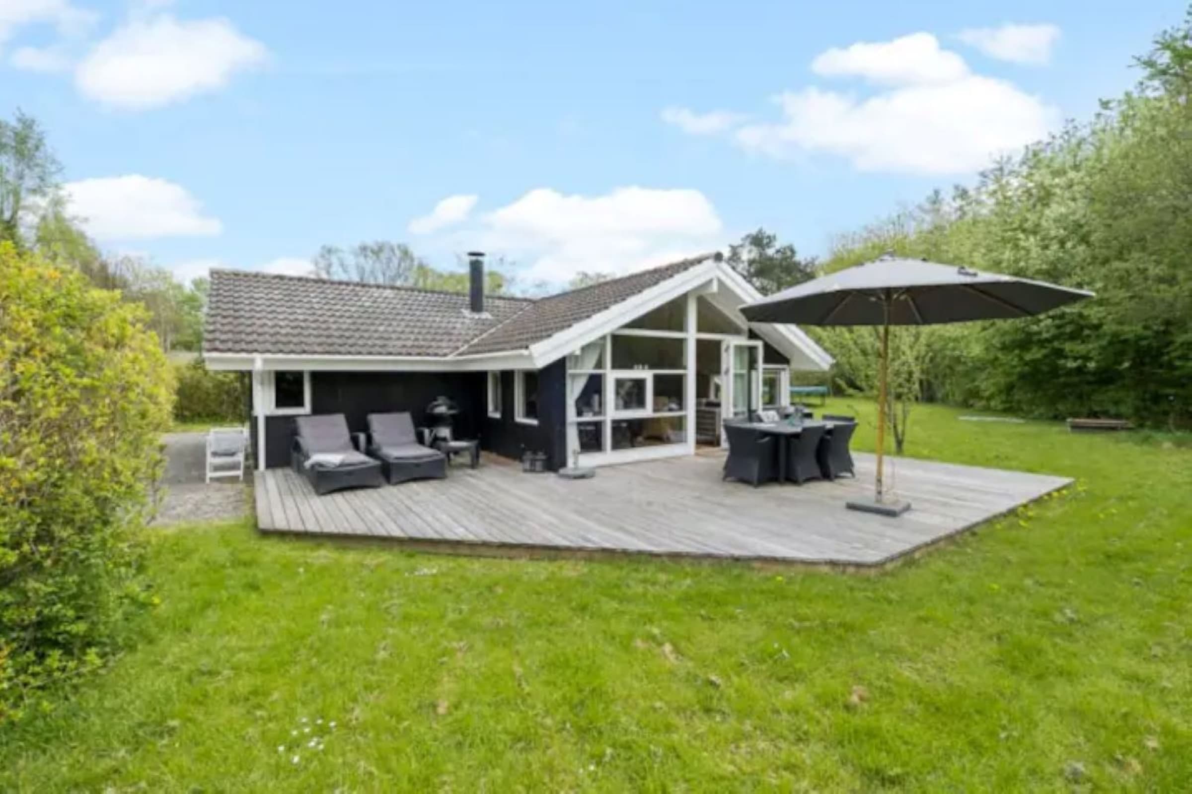 Hyggeligt sommerhus kun 200 m. fra stranden hovedbillede
