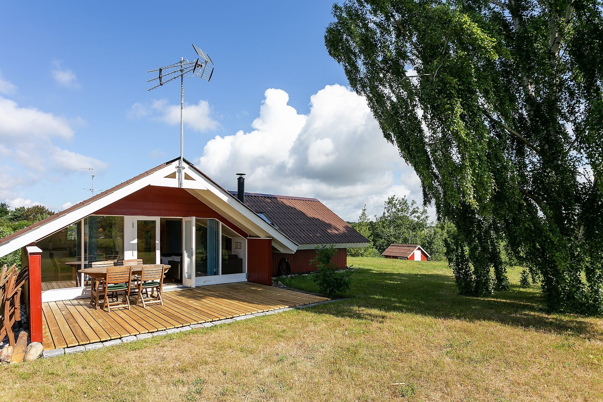 Skønt sommerhus i bynært område hovedbillede