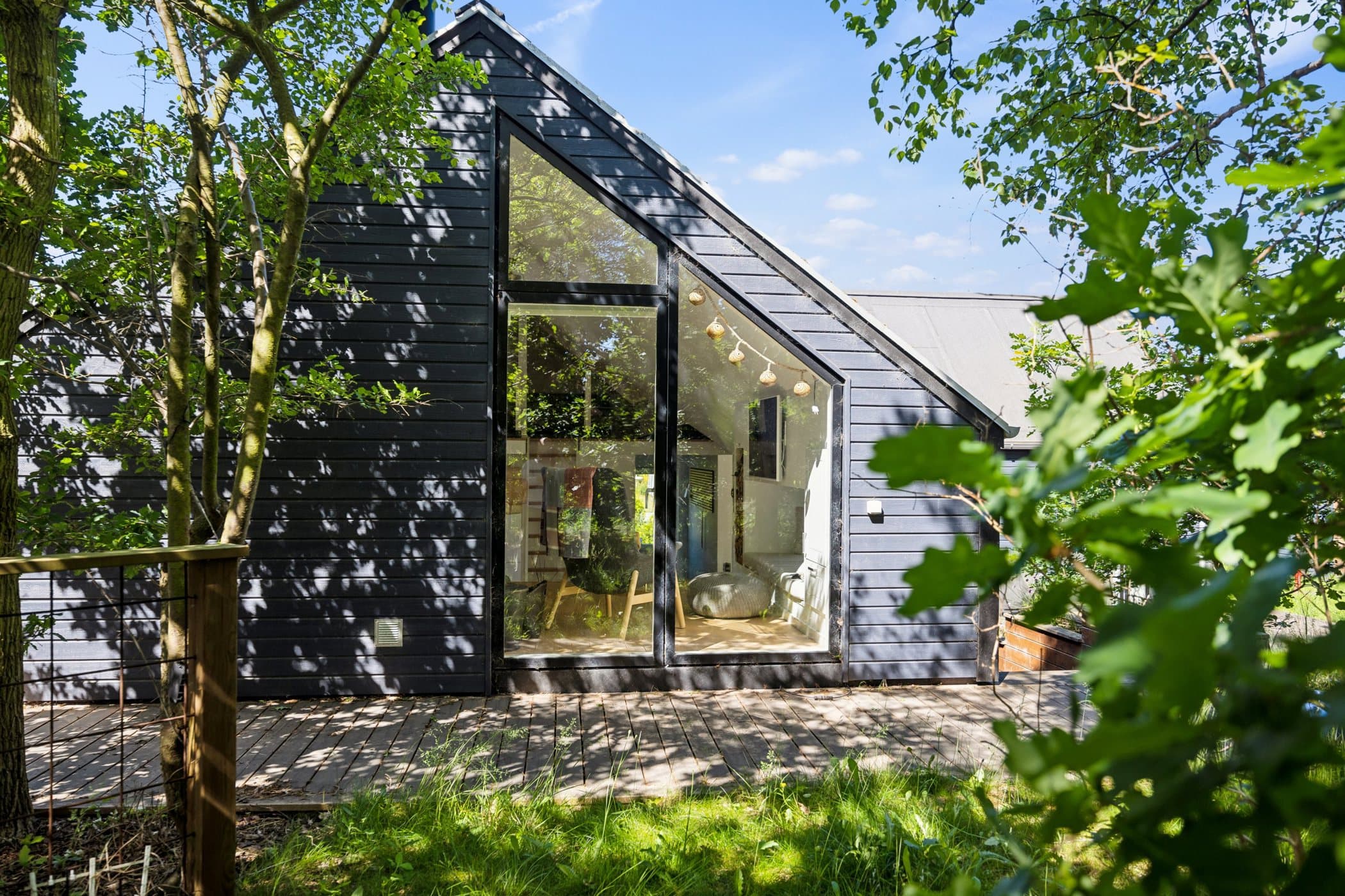 VillaHou - Arkitekthus m. vildmarksbad i Hou hovedbillede