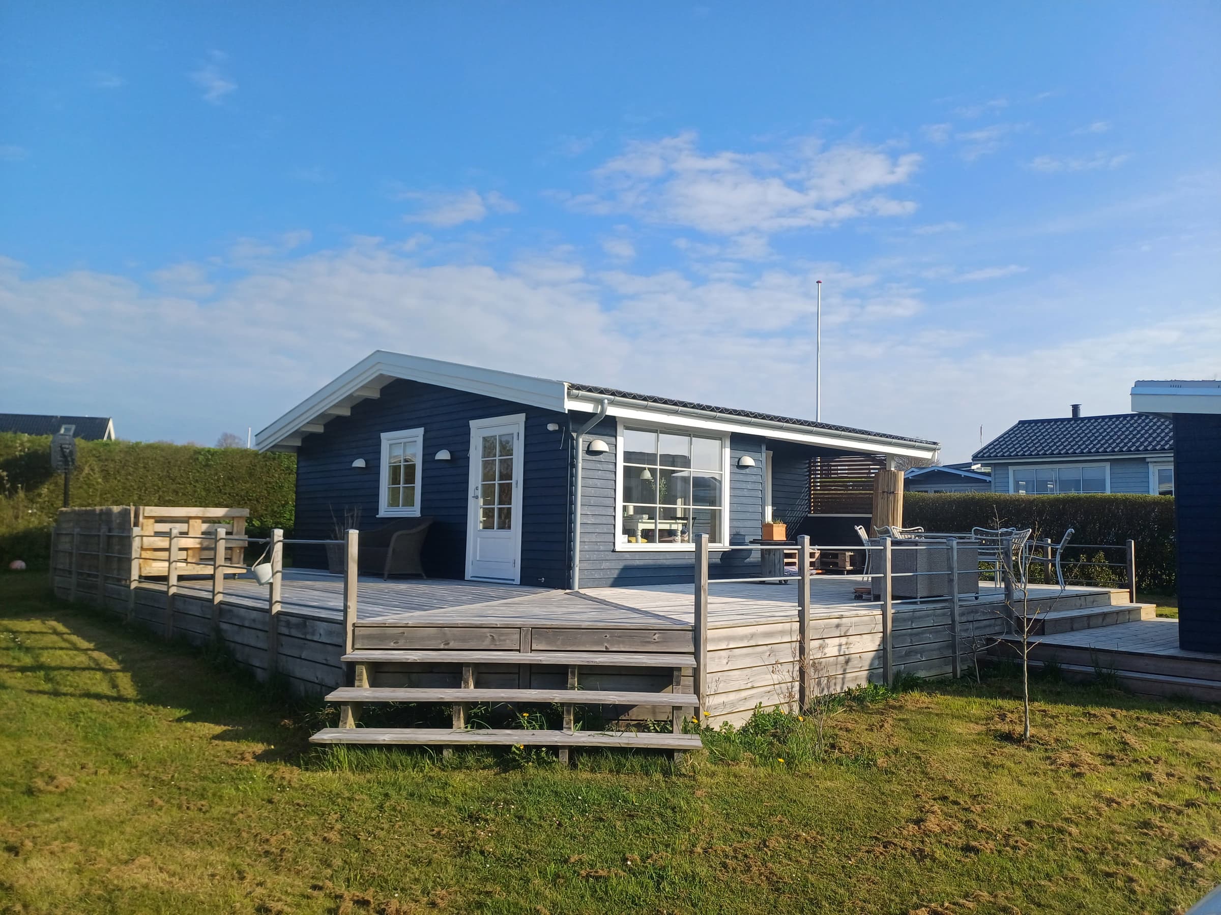 Skønt sommerhus tæt på vandet  hovedbillede