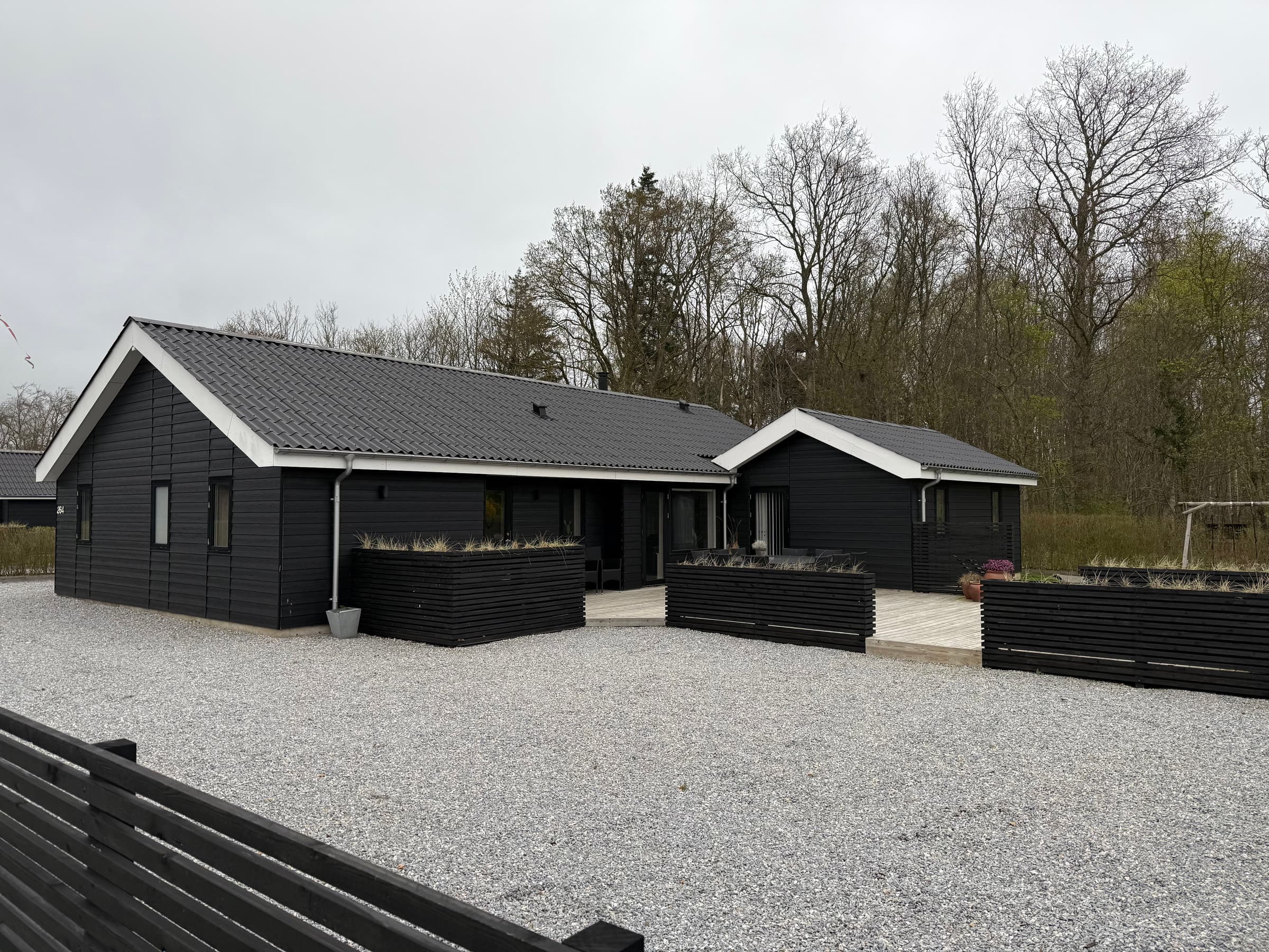 Flot og moderne sommerhus i Pøt med spa og sauna hovedbillede