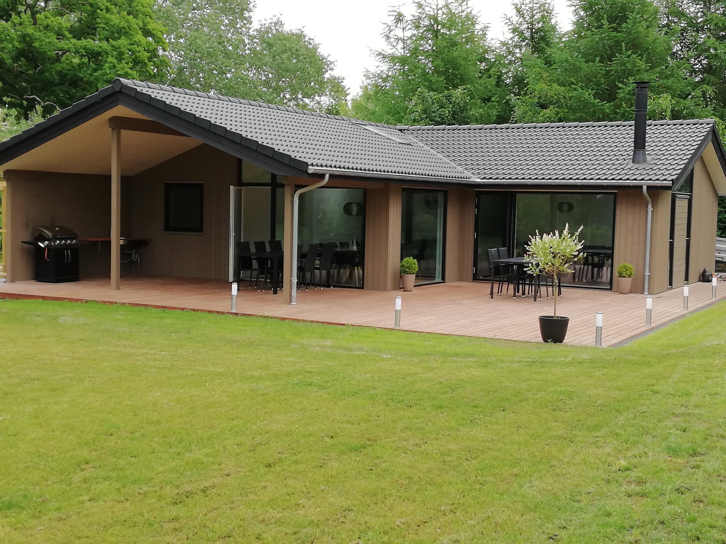 Charmerende sommerhus i Fjellerup m. indedørs spa hovedbillede