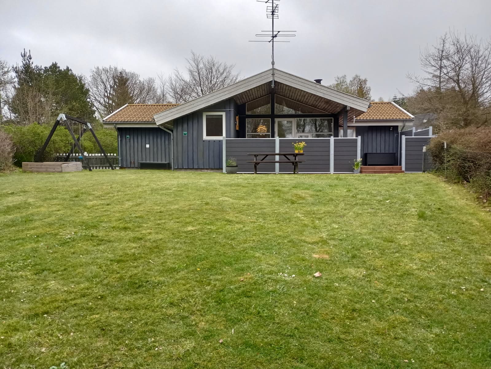Hyggeligt sommerhus i rolige omgivelser. hovedbillede