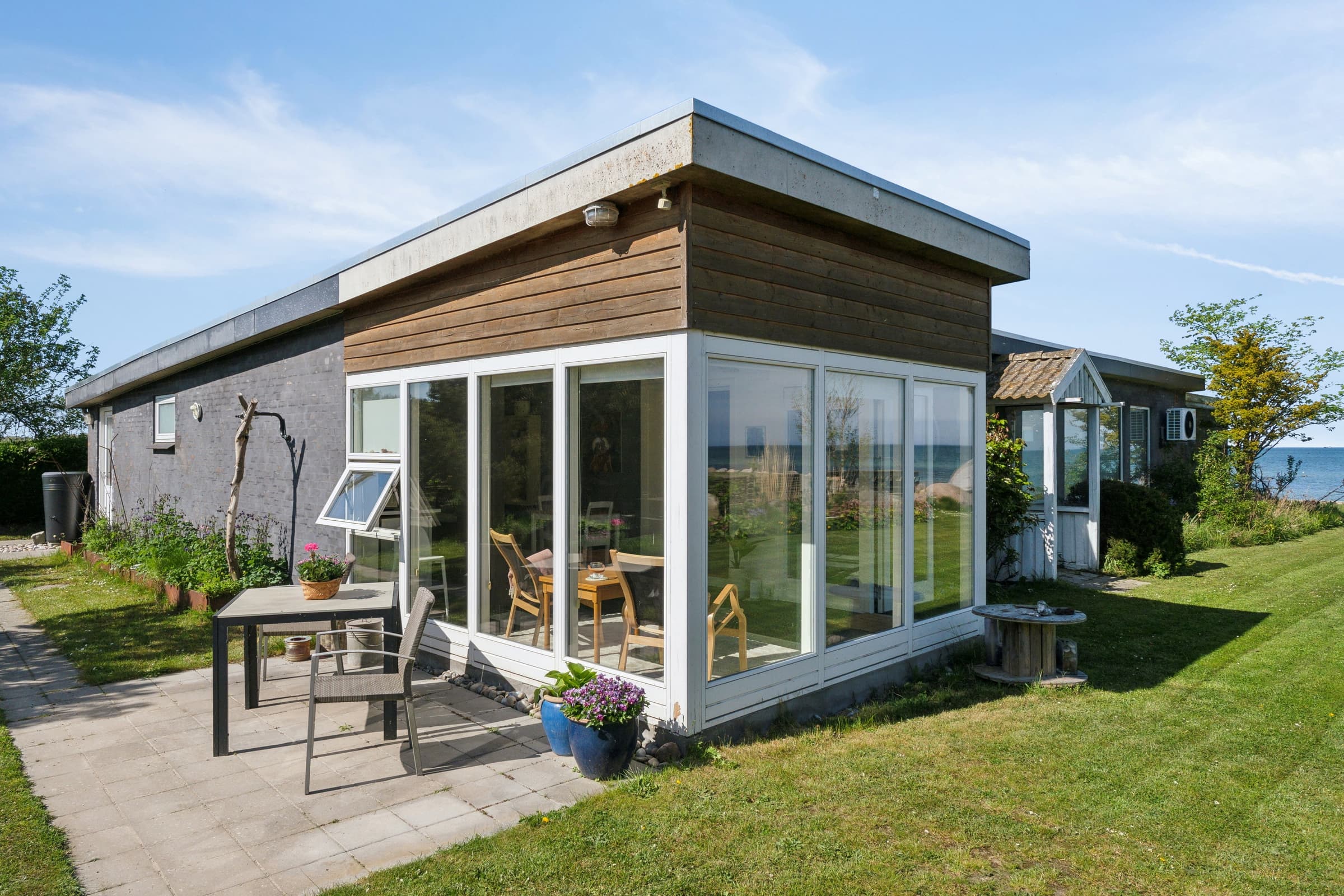 Feriehus med Privat Strand og Havudsigt hovedbillede