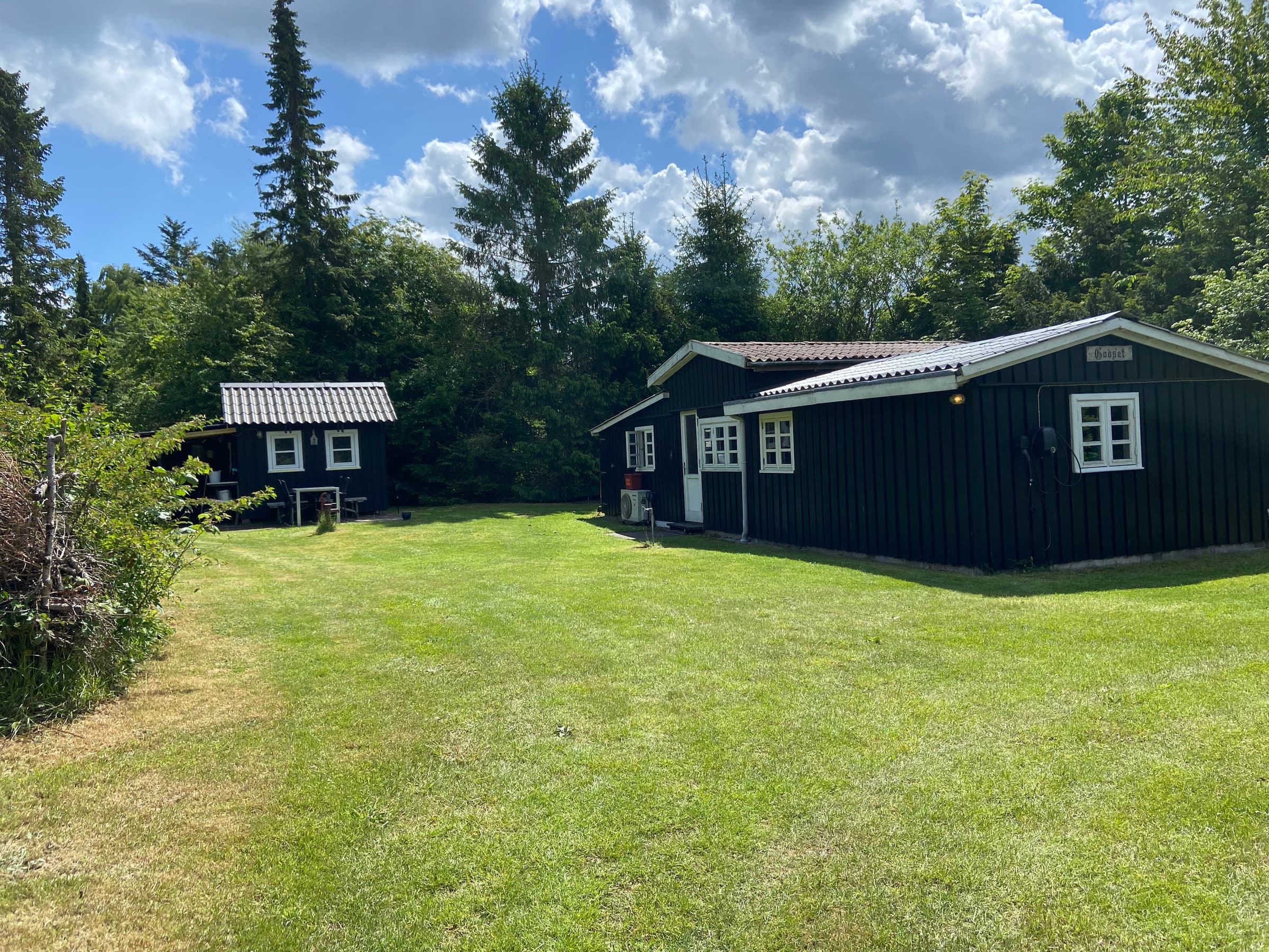 Et lille charmerende “rigtigt” sommerhus på Orø hovedbillede