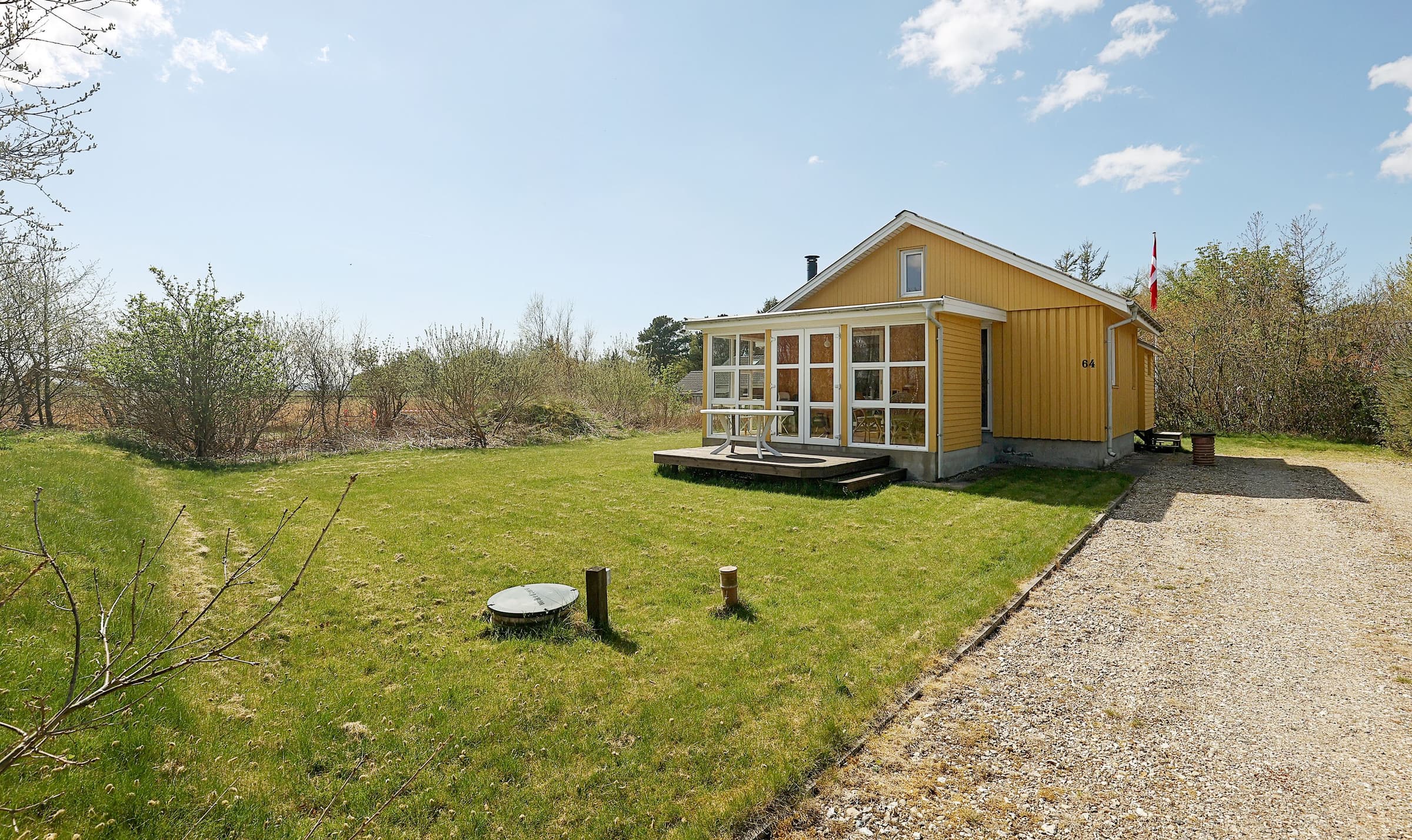 Hygge i feriehus med udsigt til Lyngs Drag - billede 1