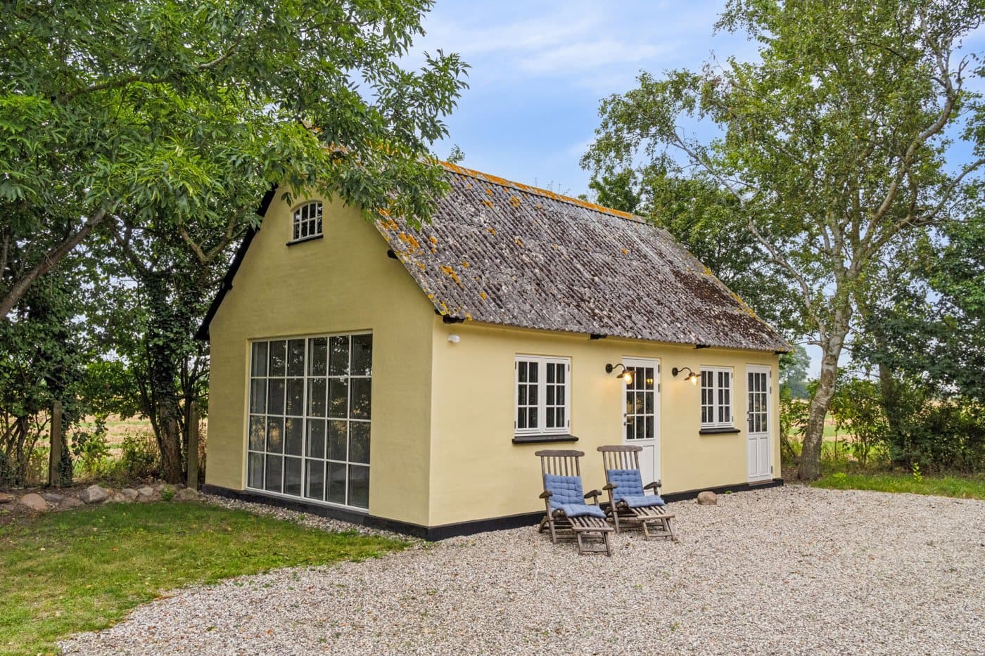 Helt uforstyrret sommerhus i idylliske omgivelser hovedbillede