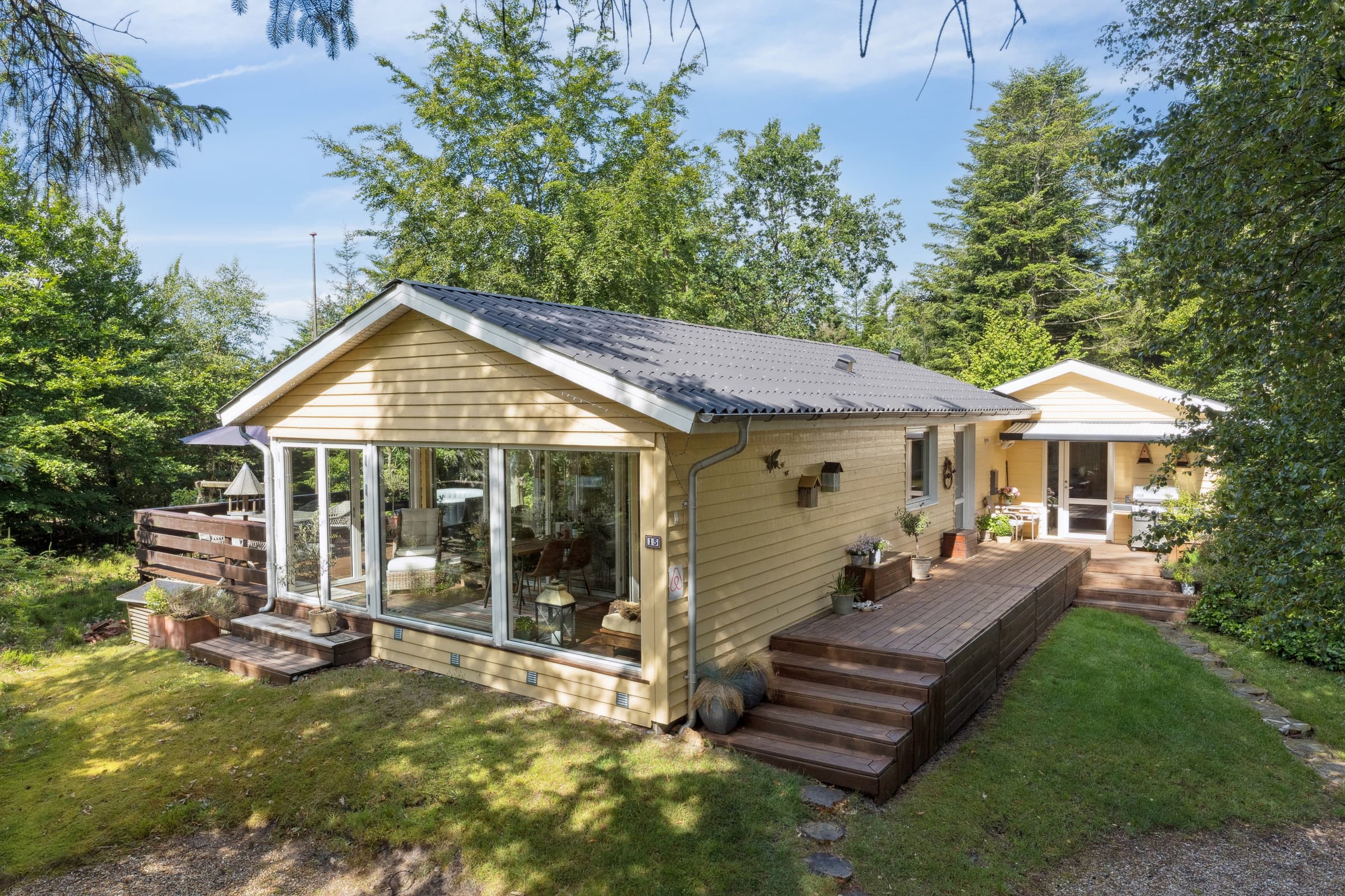 Renoveret perle med udsigt og solterrasser - billede 1