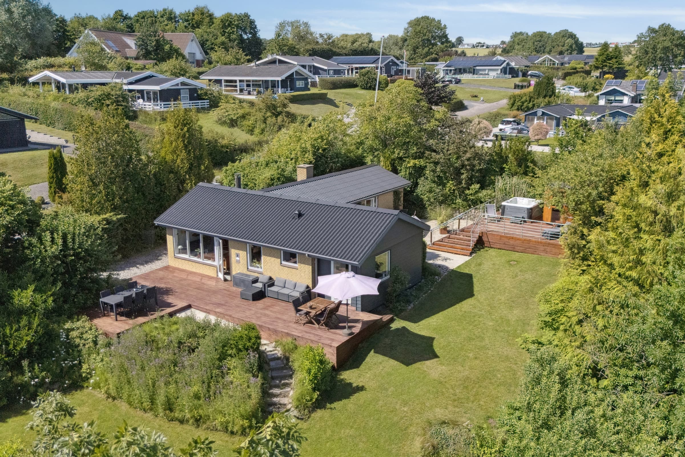 Sommerhus med spa, sauna og havudsigt hovedbillede