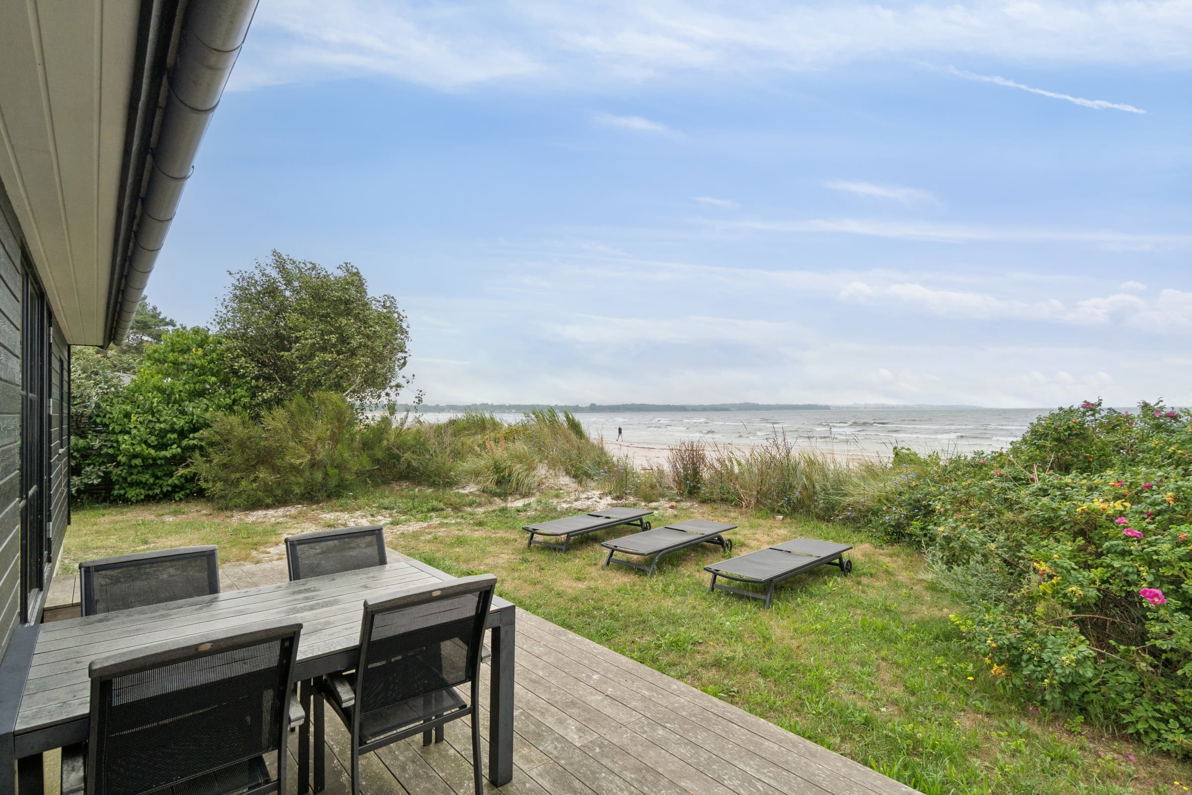 Idyllisk sommerhus direkte til Balka stranden - billede 1